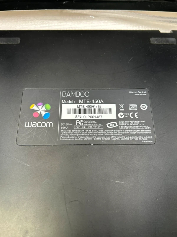 Voir photo 7 de Tablette graphique Wacom Bamboo MTE-450A avec boîte et CD d’installation Tablette graphique Wacom Bamboo MTE-450A avec boîte et CD d’installation État correct reconditionné photo 7