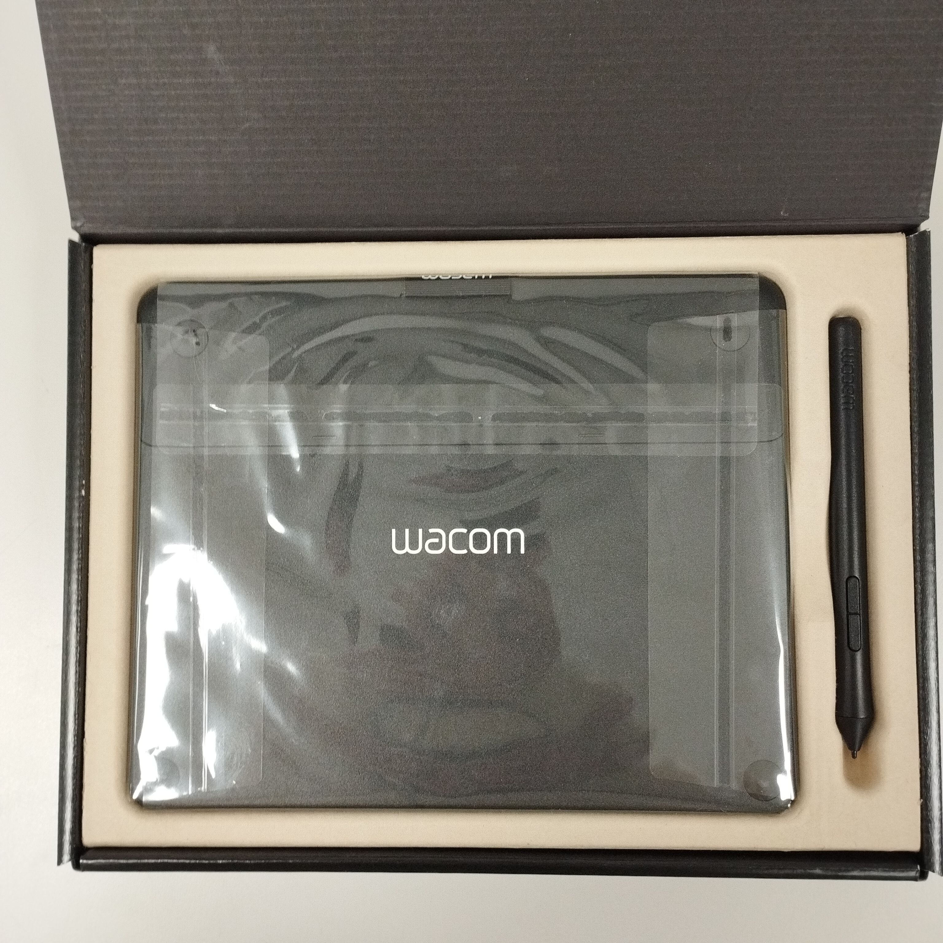 Voir photo 3 de Tablette graphique Wacom Intuos Comic Tablette graphique Wacom Intuos Comic reconditionné photo 3