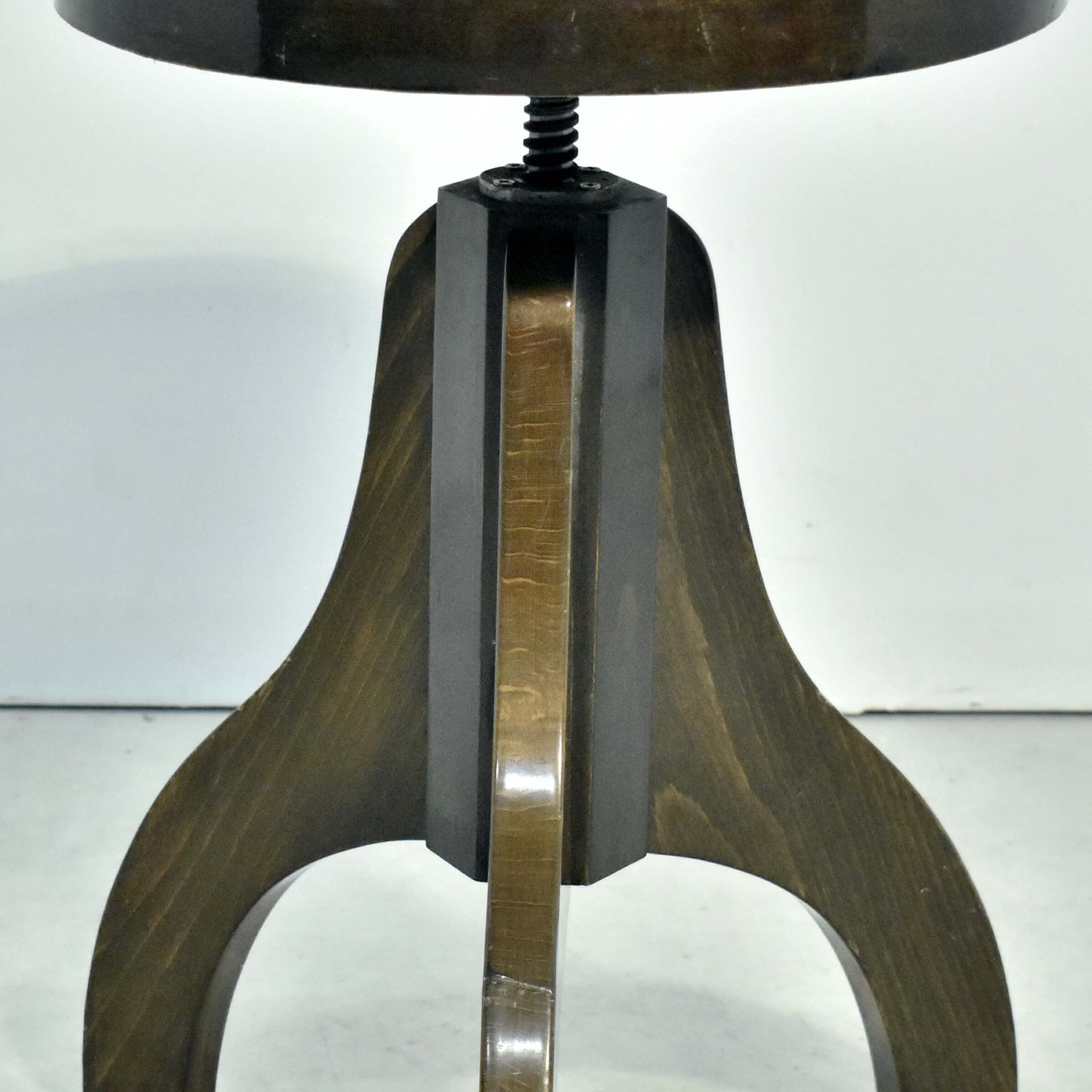 Voir photo 8 de Tabouret de Piano - Bois Laqué & Velours Rouge Tabouret de Piano - Bois Laqué & Velours Rouge Bon état reconditionné photo 8