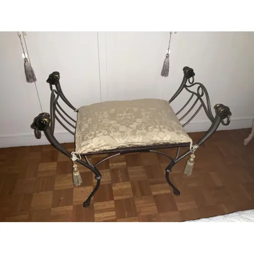 Tabouret en laiton, assise Cannage "tête de bélier « Bon état reconditionné disponible sur Rakuten