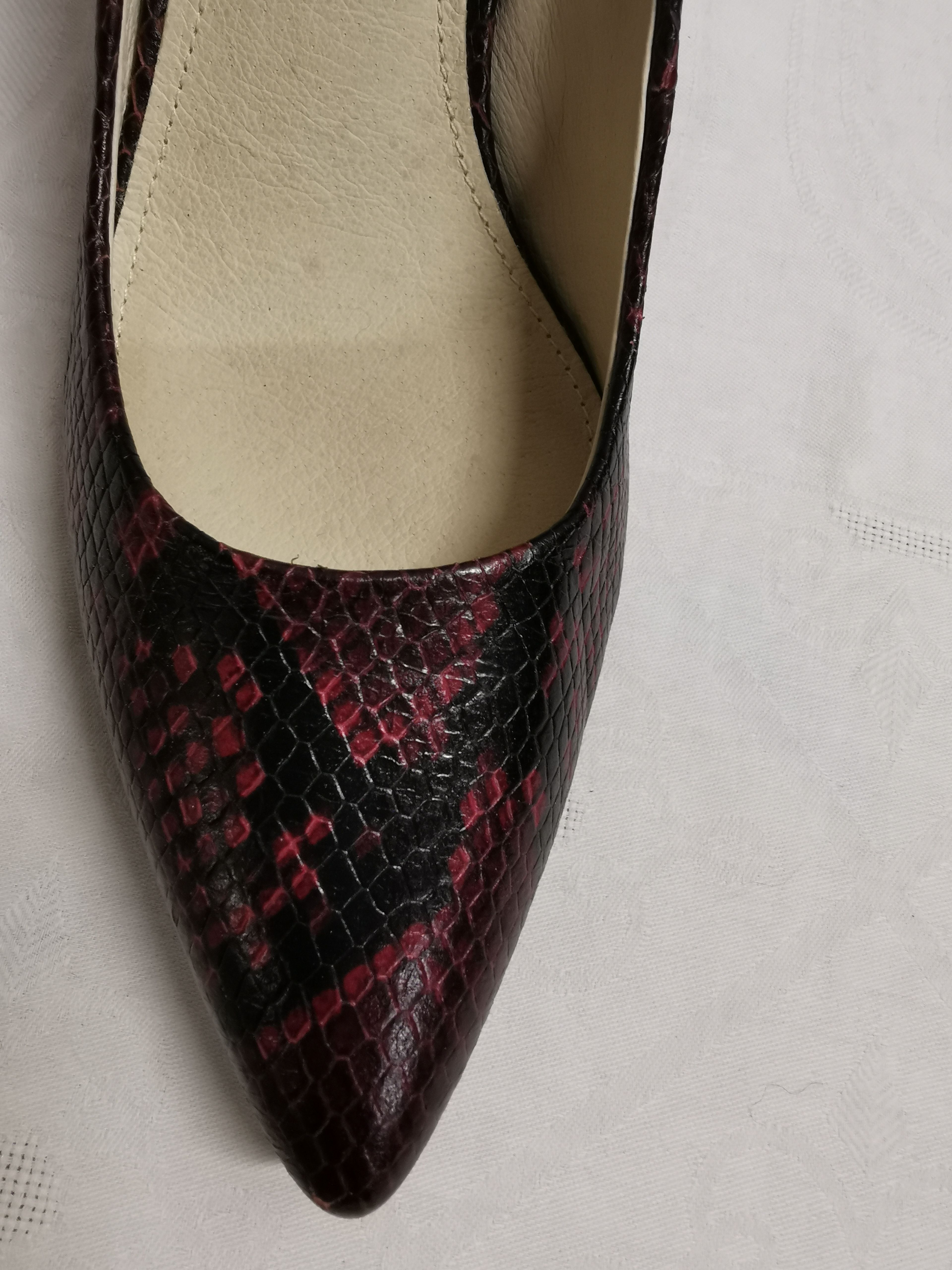 Voir photo 2 de Talon en cuir exotique Michael Kors avec un élégant motif serpent ( Escarpins python ) Talon en cuir exotique Michael Kors avec un élégant motif serpent ( Escarpins python ) Parfait état reconditionné photo 2