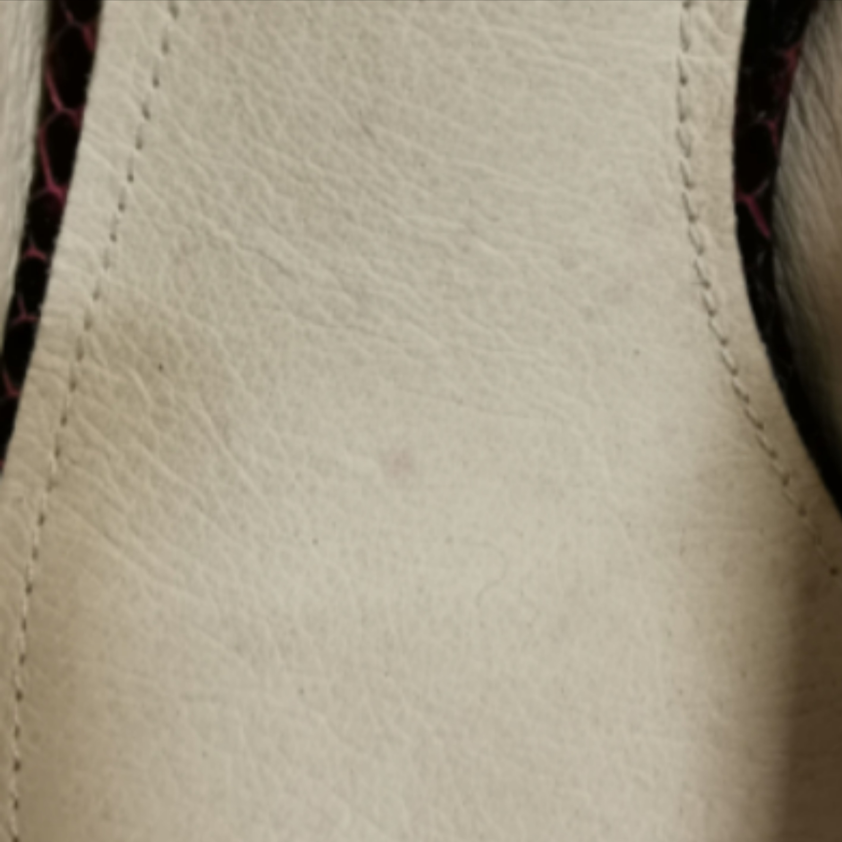 Voir photo 4 de Talon en cuir exotique Michael Kors avec un élégant motif serpent ( Escarpins python ) Talon en cuir exotique Michael Kors avec un élégant motif serpent ( Escarpins python ) Parfait état reconditionné photo 4