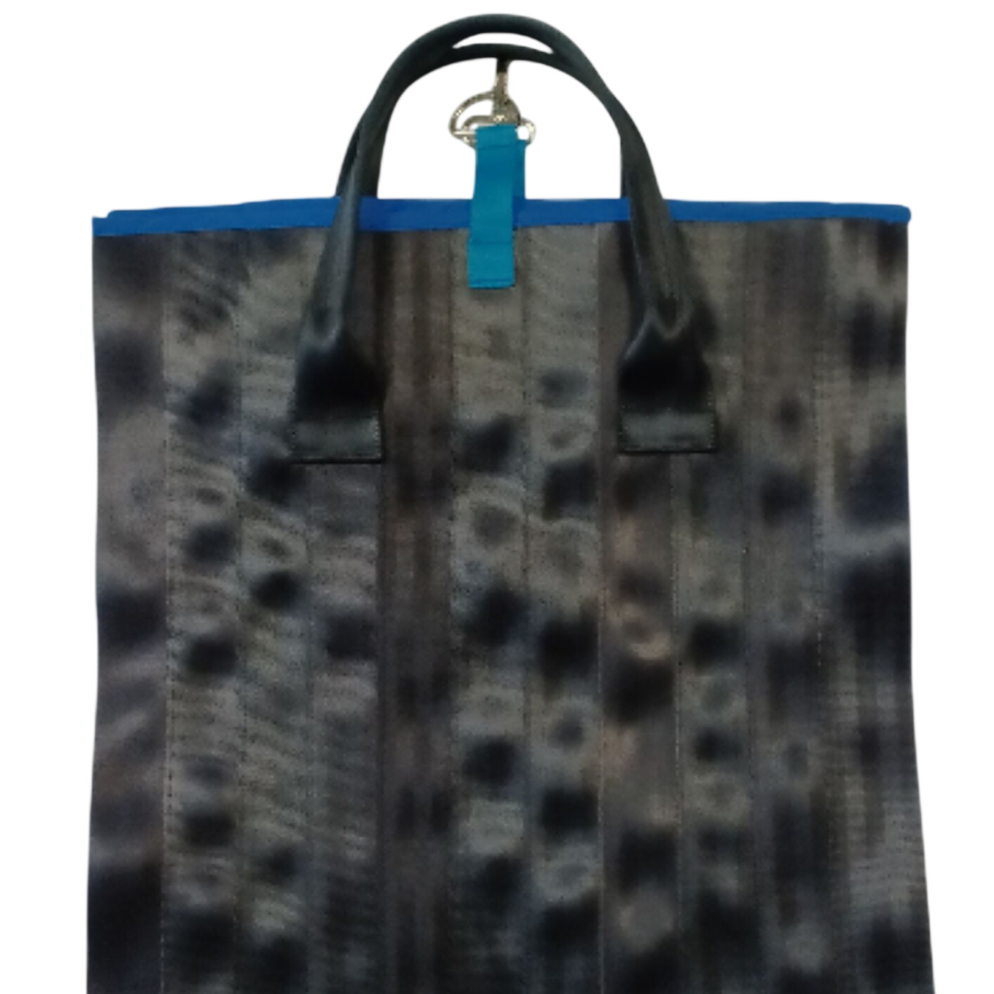 Tapis à bûches en ceintures de sécutité recyclées Parfait état - 25,00 € Tapis à bûches en ceintures de sécutité recyclées Parfait état reconditionné disponible sur Label Emmaüs