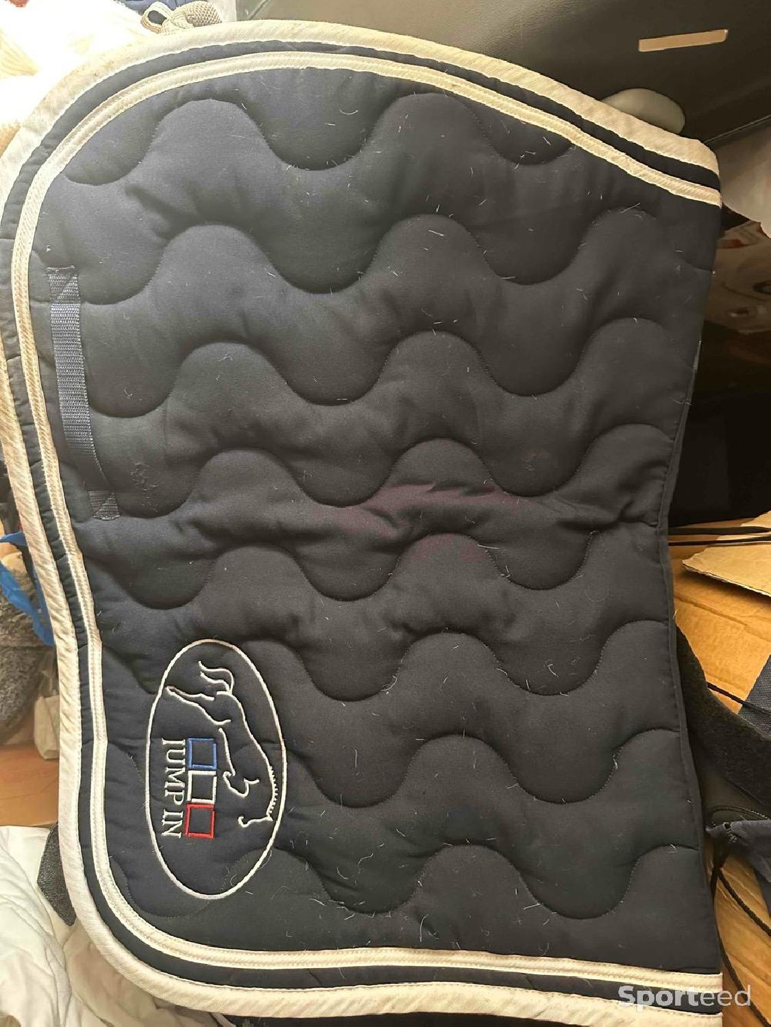 Tapis cheval jumpin bleu  Très bon état N/A (Je n'ai pas pu trouver une marque conn reconditionné disponible sur Sporteed
