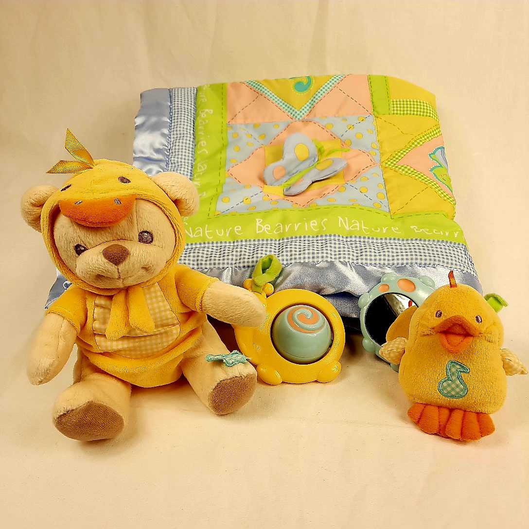 Voir photo 2 de TAPIS d'Éveil multicolore et doudou pour un bébé TAPIS d'Éveil multicolore et doudou pour un bébé Très bon état reconditionné photo 2