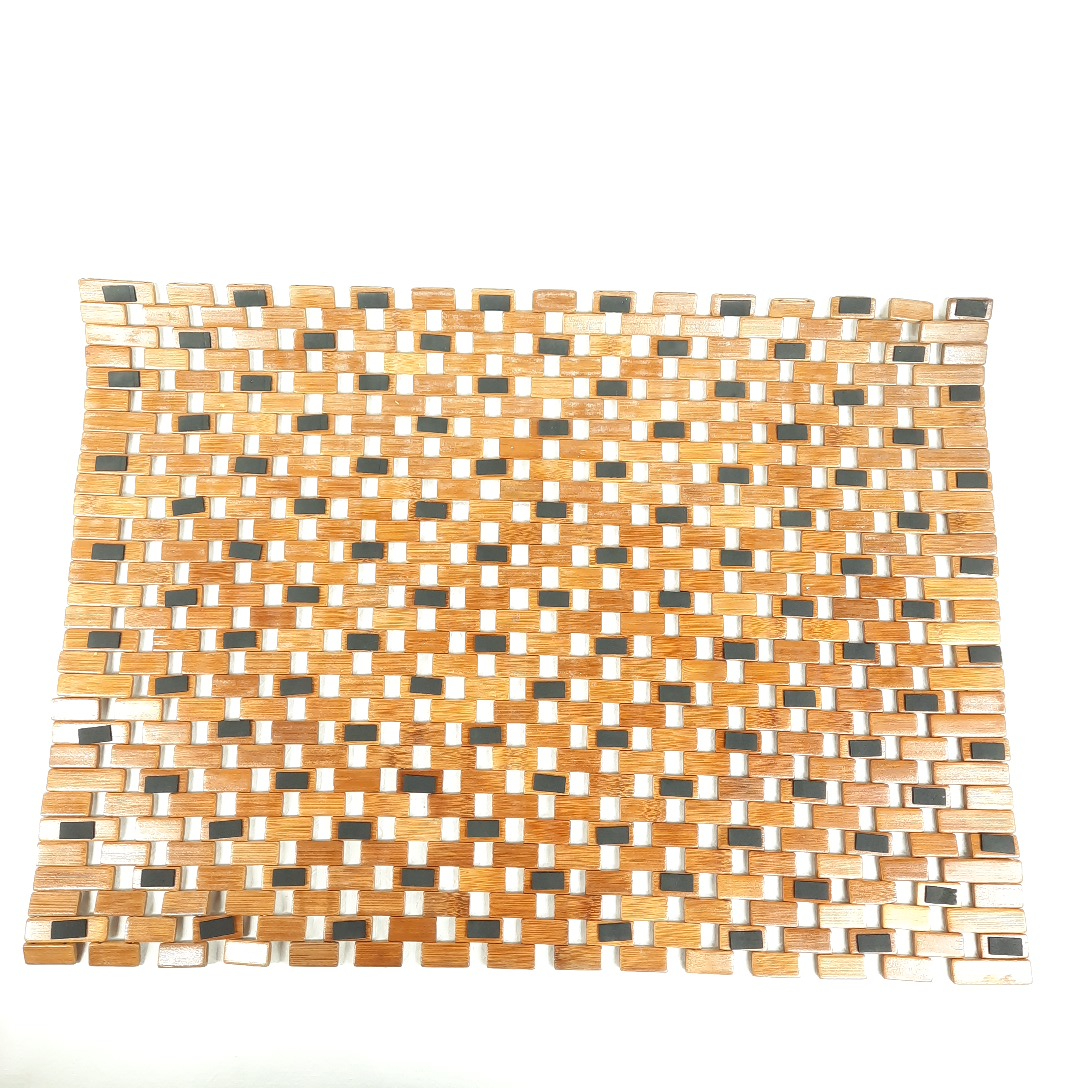 Tapis de bain anti-glisse Très bon état - 12,00 € Tapis de bain anti-glisse Très bon état reconditionné disponible sur Label Emmaüs