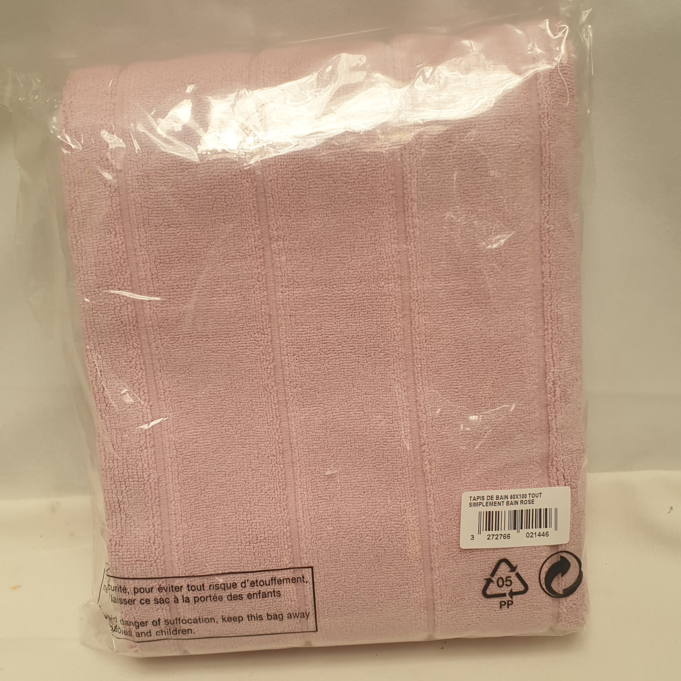 Voir photo 2 de Tapis de de bain 60 x 100 tout simplement bain rose- blanc cerise Tapis de de bain 60 x 100 tout simplement bain rose- blanc cerise Parfait état reconditionné photo 2