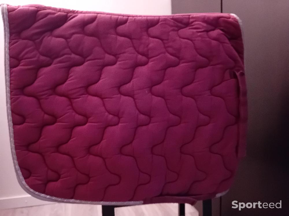 Tapis de selle bordeaux Très bon état N/A (je n'ai pas trouvé de marque connue reconditionné disponible sur Sporteed