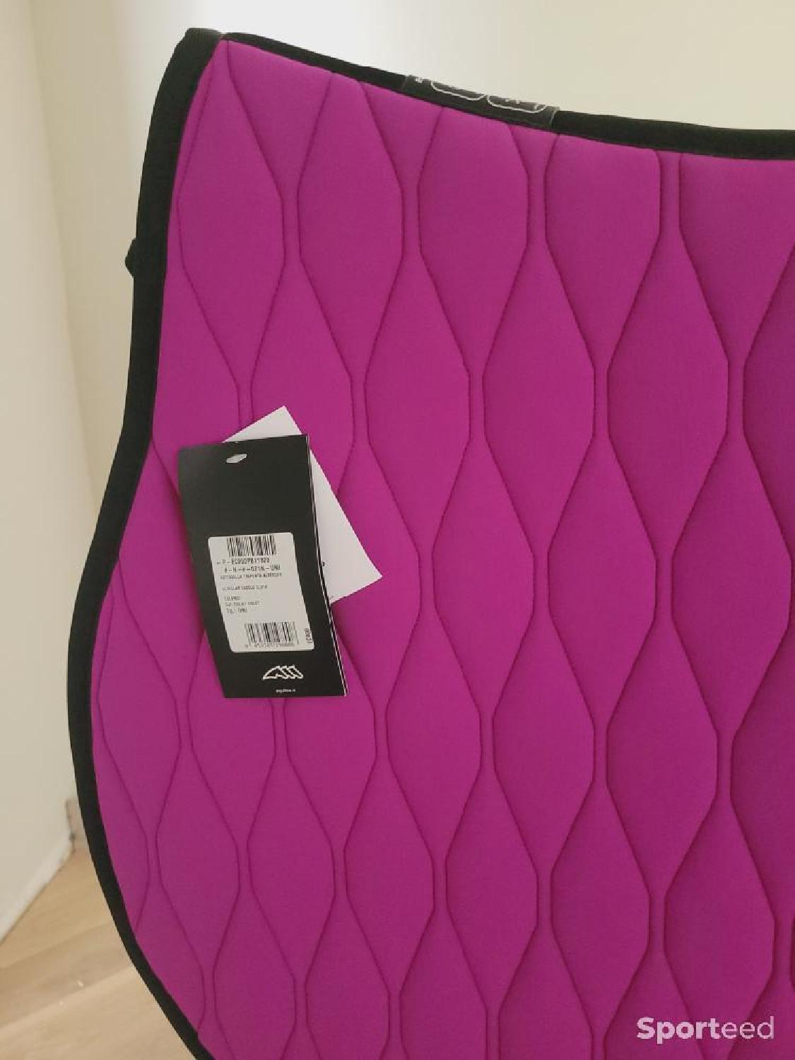 Tapis de selle equiline violet cso Comme neuf (c'est déjà la condition standard) Equiline reconditionné disponible sur Sporteed
