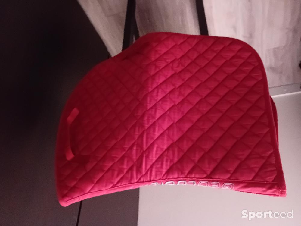 Tapis de selle rouge Très bon état N/A (je n'ai pas trouvé de marque connue reconditionné disponible sur Sporteed