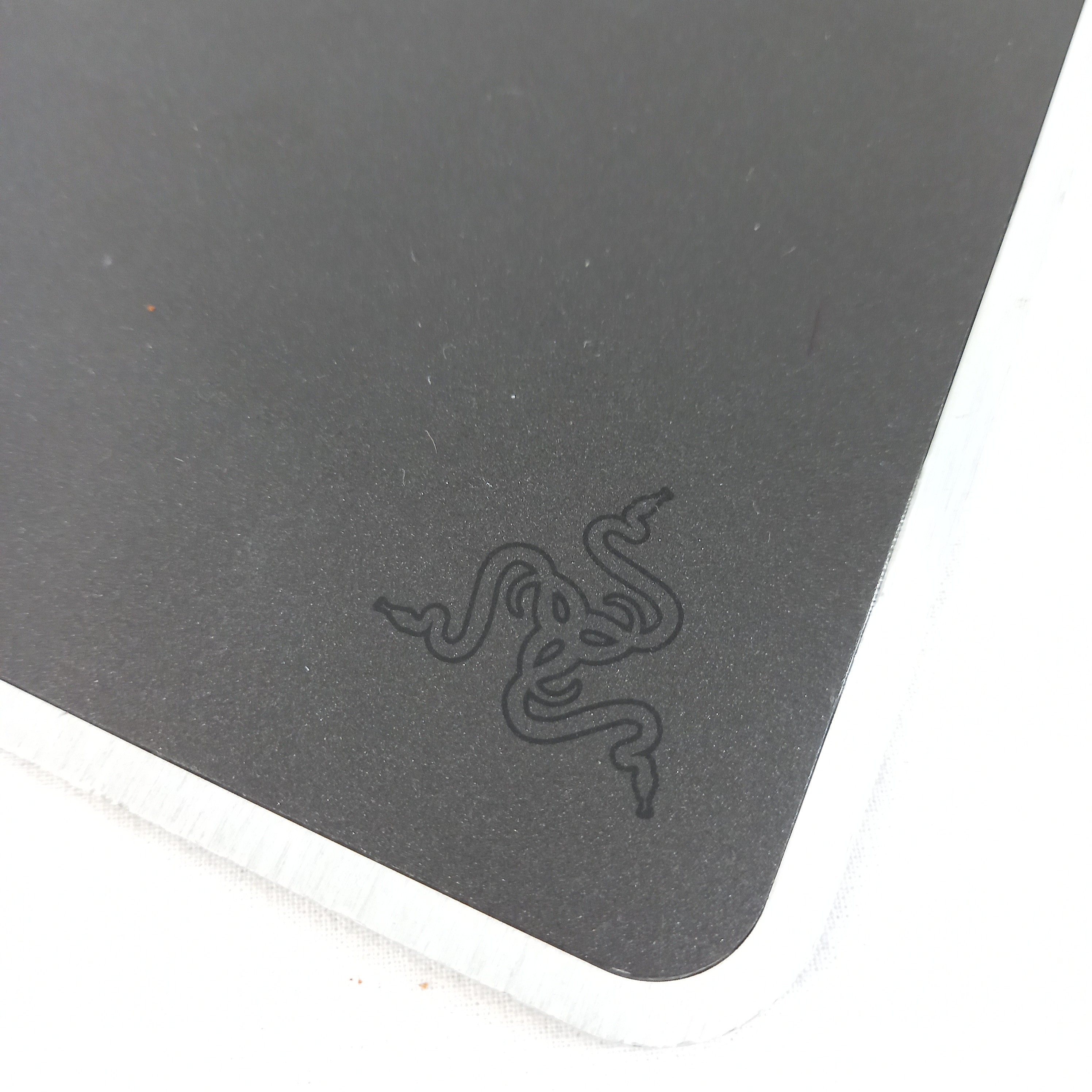 Voir photo 2 de Tapis de souris d'ordinateur, à friction ultrabasse, de marque Razer Tapis de souris d'ordinateur, à friction ultrabasse, de marque Razer très bon état reconditionné photo 2