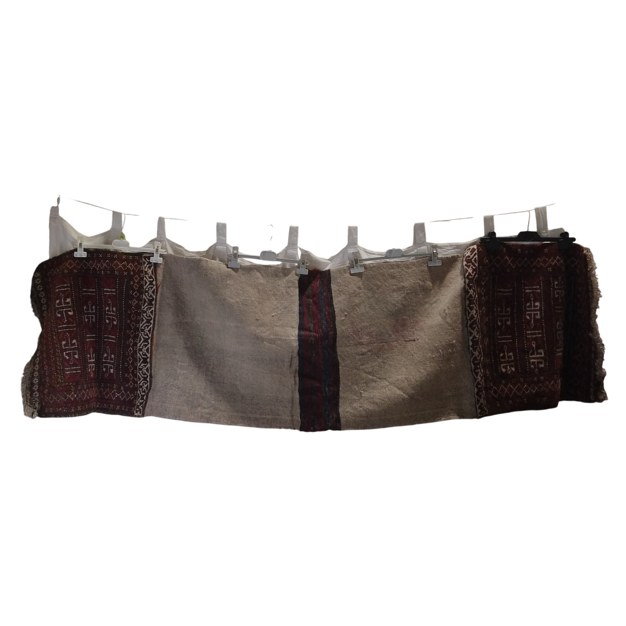 Tapis en laine fait-main - L 2 mètres - 150,00 € Tapis en laine fait-main - L 2 mètres reconditionné disponible sur Label Emmaüs