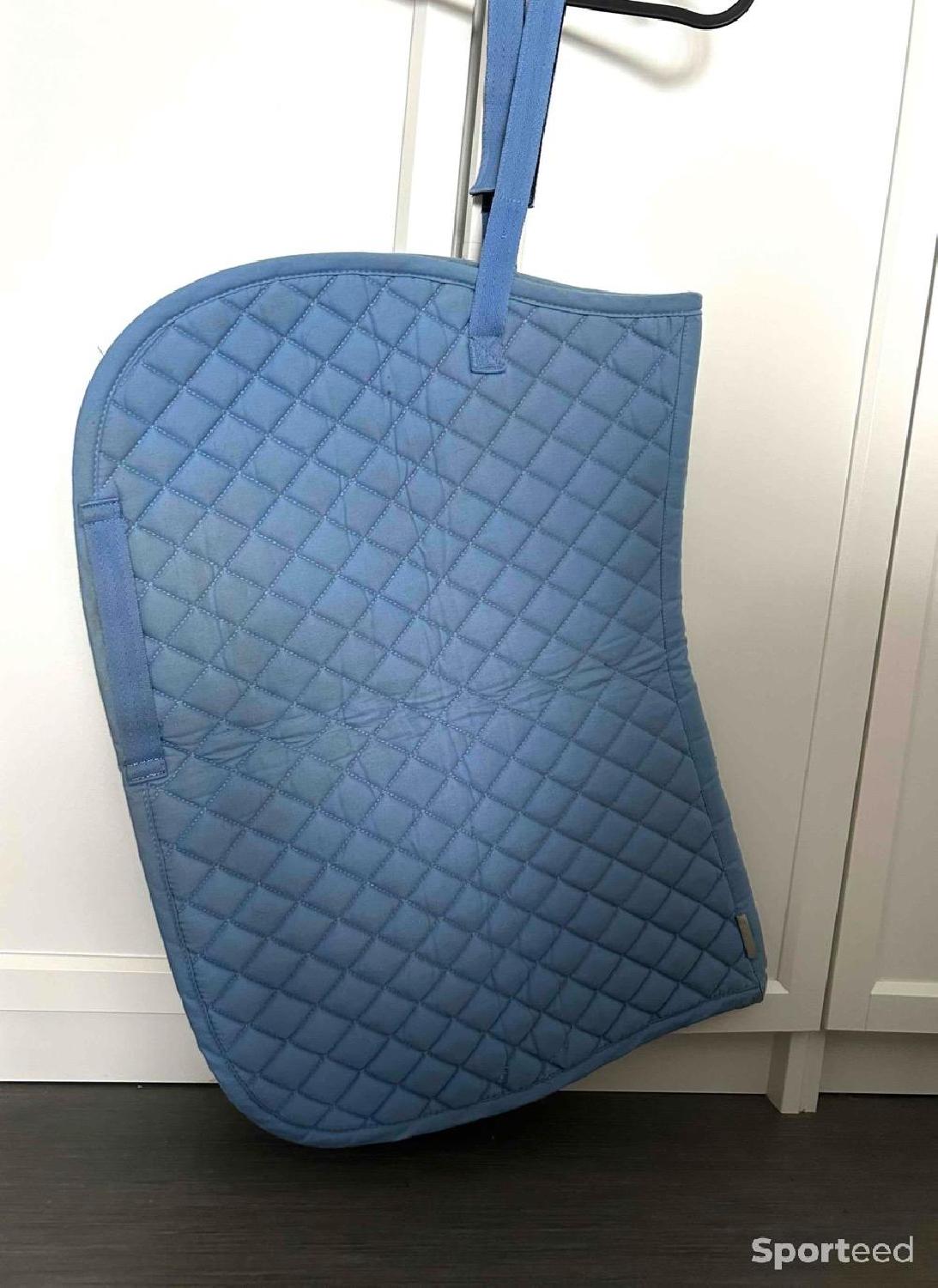Tapis équitation Très bon état - 15,00 € Tapis équitation Très bon état N/A reconditionné disponible sur Sporteed | Dero