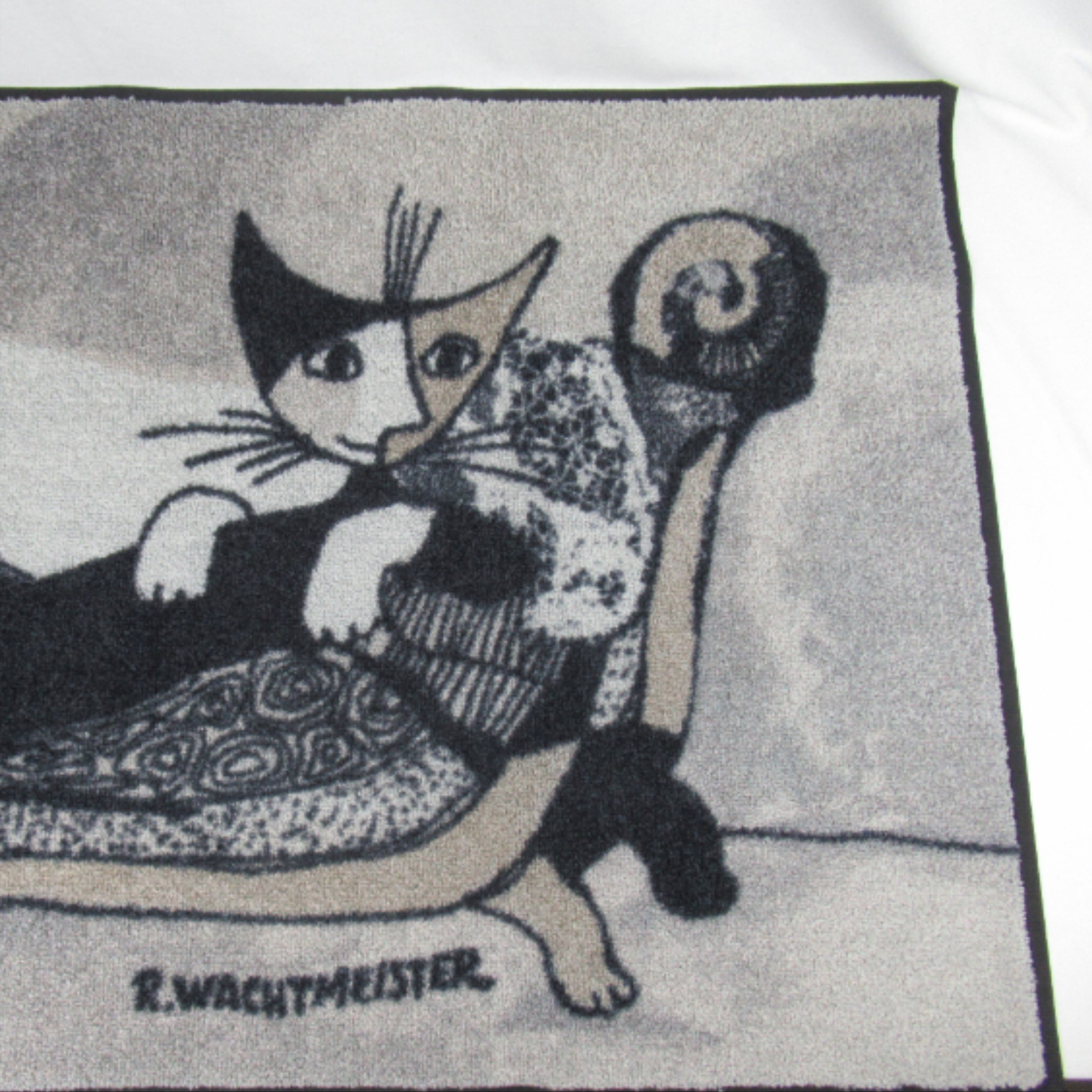 Voir photo 2 de Tapis R.Wachtmeister noir et blanc Tapis R.Wachtmeister noir et blanc Très bon état reconditionné photo 2