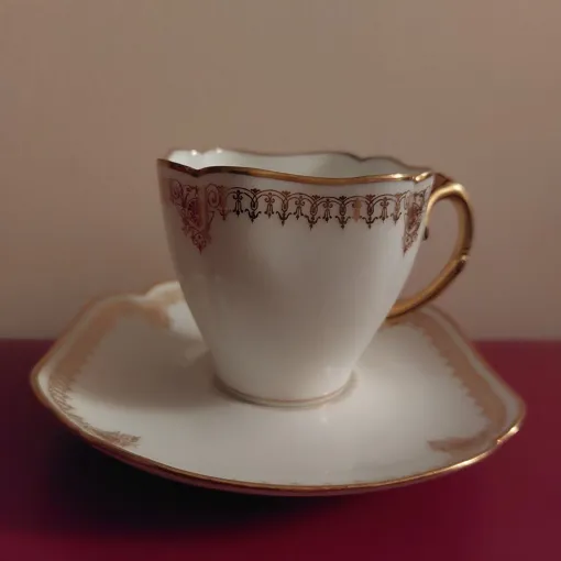 Acheter Tasse À Café Porcelaine Forme Carrée occasion - 15,00 € Tasse À Café Porcelaine Forme Carrée occasion reconditionné disponible sur Rakuten
