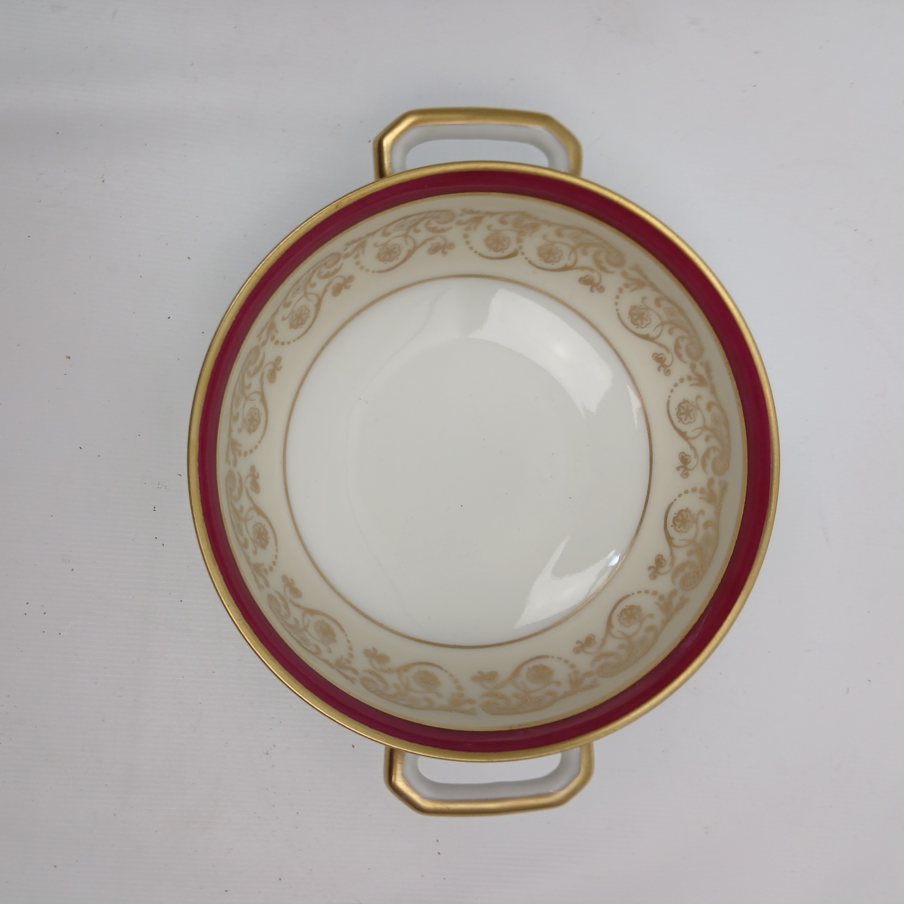 Voir photo 10 de Tasse et bol et sous tasses en porcelaine Limoges Charles Ahrenfeldt Tasse et bol et sous tasses en porcelaine Limoges Charles Ahrenfeldt Bon état reconditionné photo 10