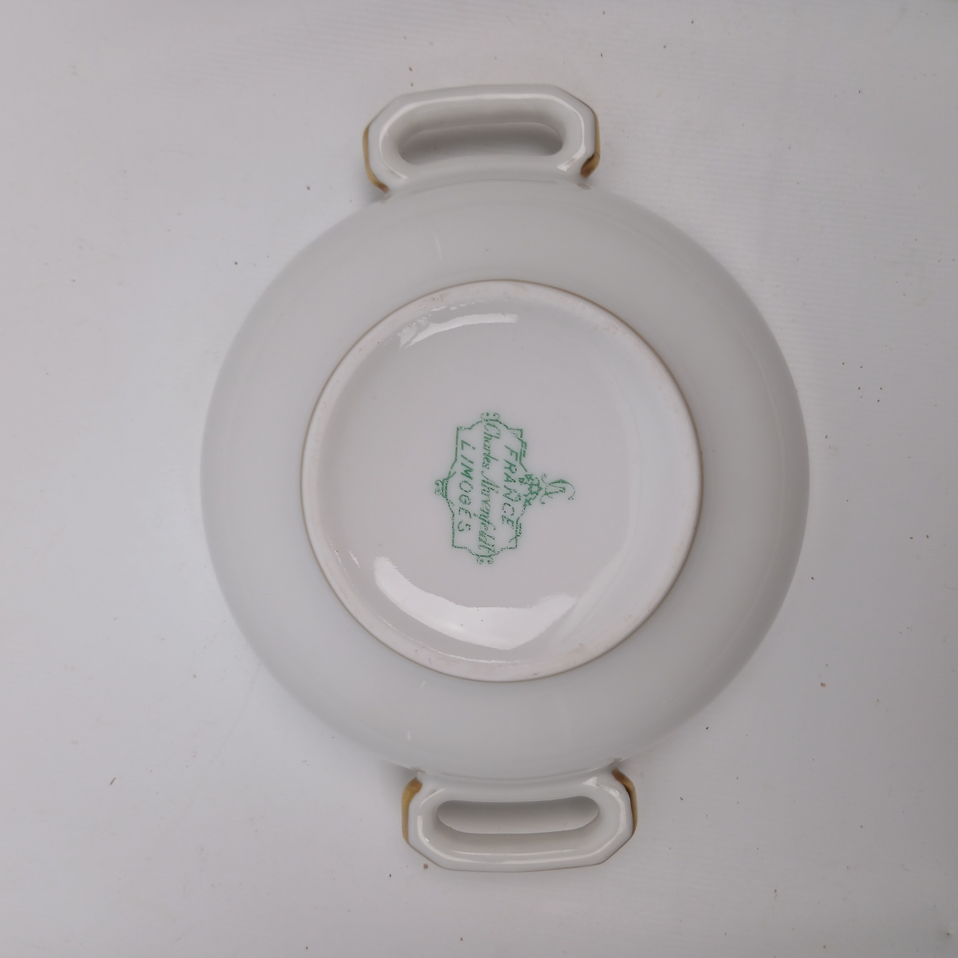Voir photo 11 de Tasse et bol et sous tasses en porcelaine Limoges Charles Ahrenfeldt Tasse et bol et sous tasses en porcelaine Limoges Charles Ahrenfeldt Bon état reconditionné photo 11