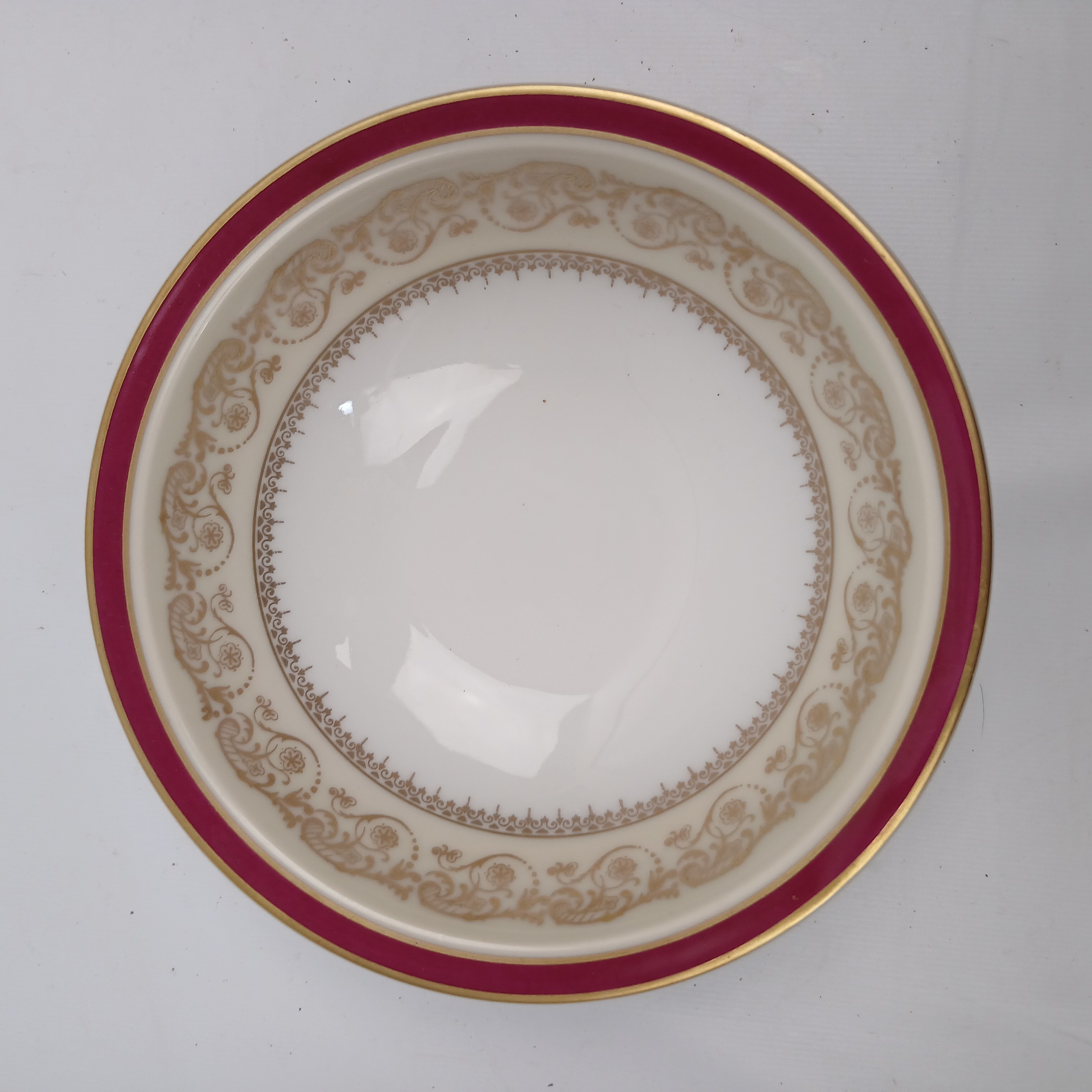 Voir photo 12 de Tasse et bol et sous tasses en porcelaine Limoges Charles Ahrenfeldt Tasse et bol et sous tasses en porcelaine Limoges Charles Ahrenfeldt Bon état reconditionné photo 12