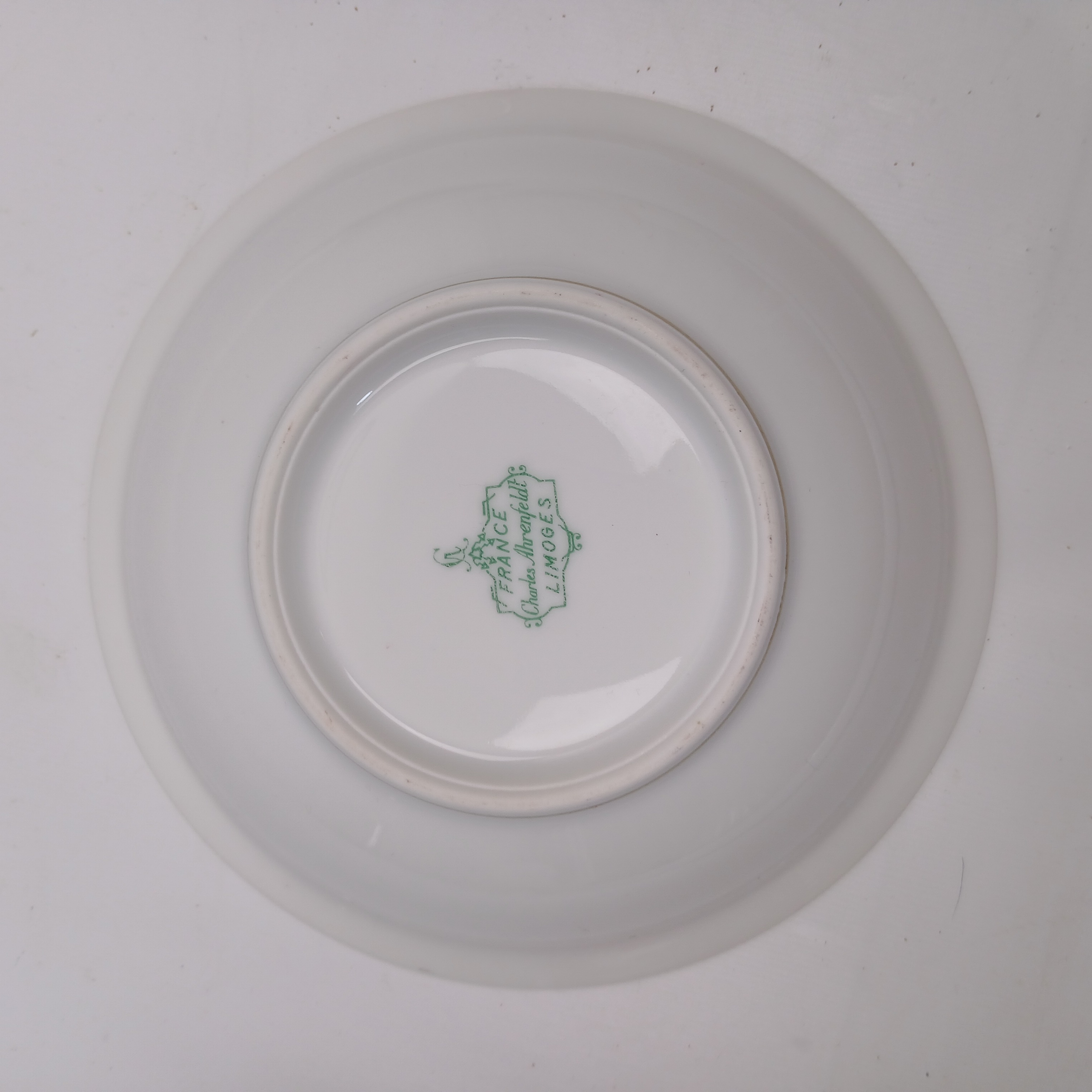 Voir photo 13 de Tasse et bol et sous tasses en porcelaine Limoges Charles Ahrenfeldt Tasse et bol et sous tasses en porcelaine Limoges Charles Ahrenfeldt Bon état reconditionné photo 13