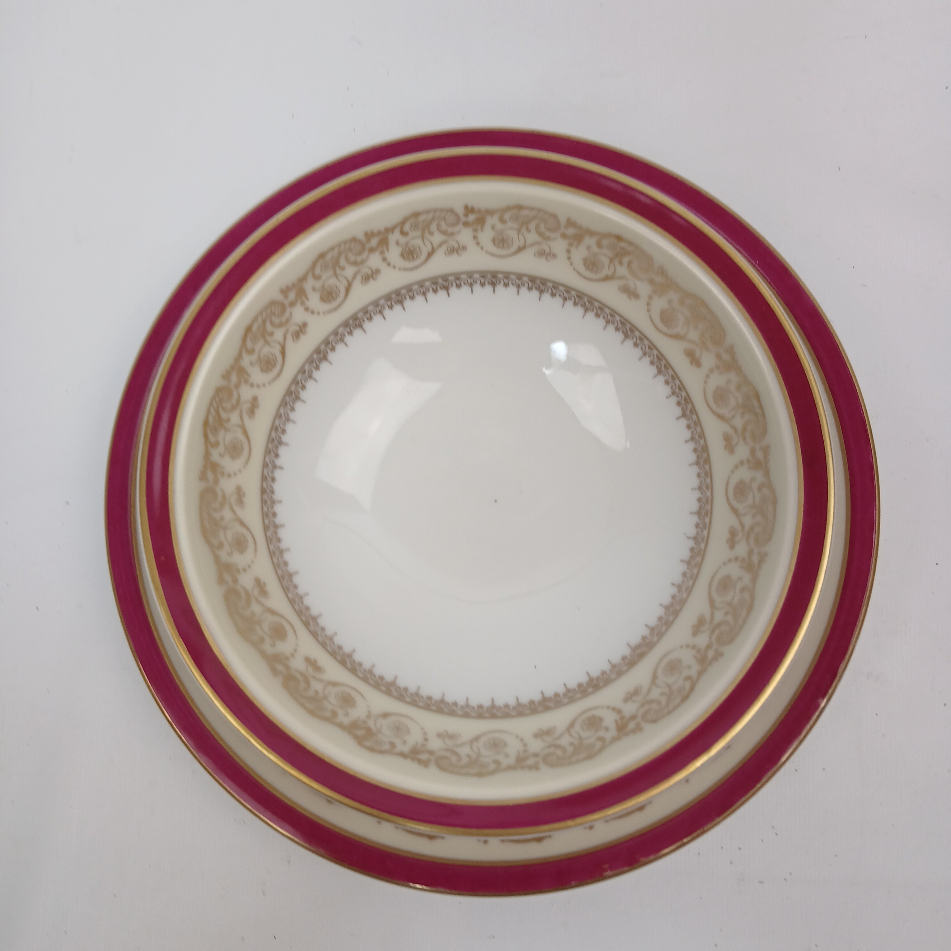 Voir photo 4 de Tasse et bol et sous tasses en porcelaine Limoges Charles Ahrenfeldt Tasse et bol et sous tasses en porcelaine Limoges Charles Ahrenfeldt Bon état reconditionné photo 4