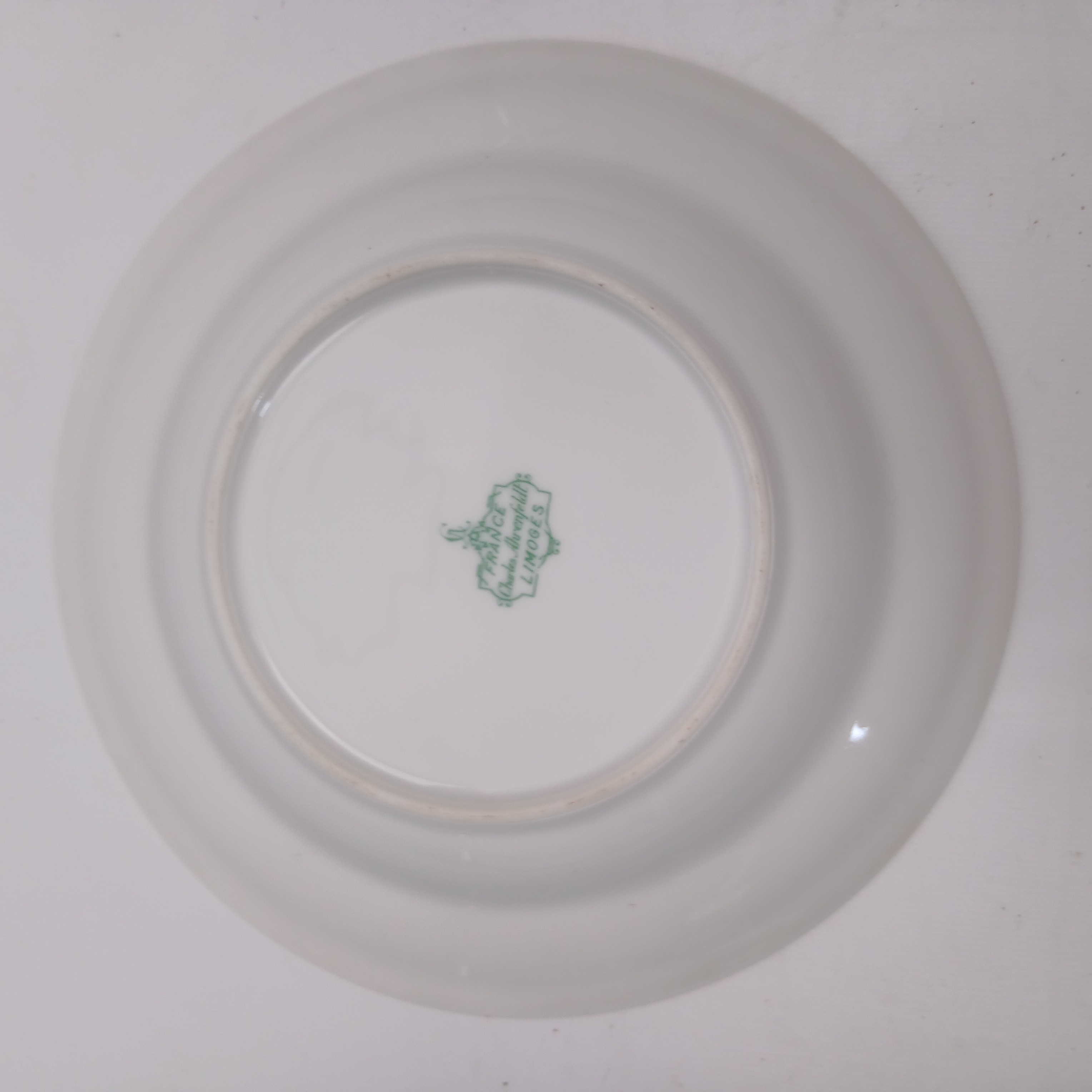 Voir photo 6 de Tasse et bol et sous tasses en porcelaine Limoges Charles Ahrenfeldt Tasse et bol et sous tasses en porcelaine Limoges Charles Ahrenfeldt Bon état reconditionné photo 6