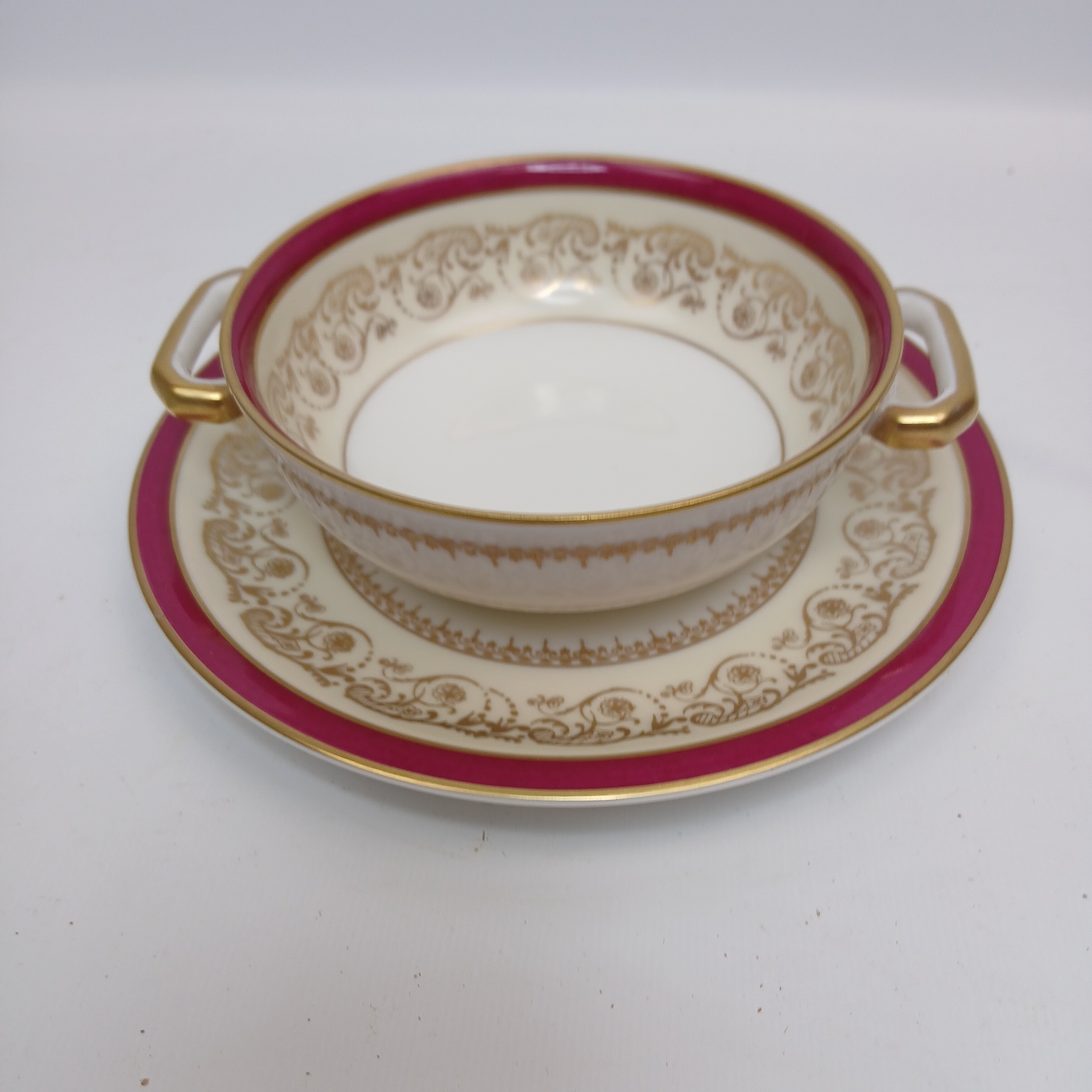 Voir photo 8 de Tasse et bol et sous tasses en porcelaine Limoges Charles Ahrenfeldt Tasse et bol et sous tasses en porcelaine Limoges Charles Ahrenfeldt Bon état reconditionné photo 8