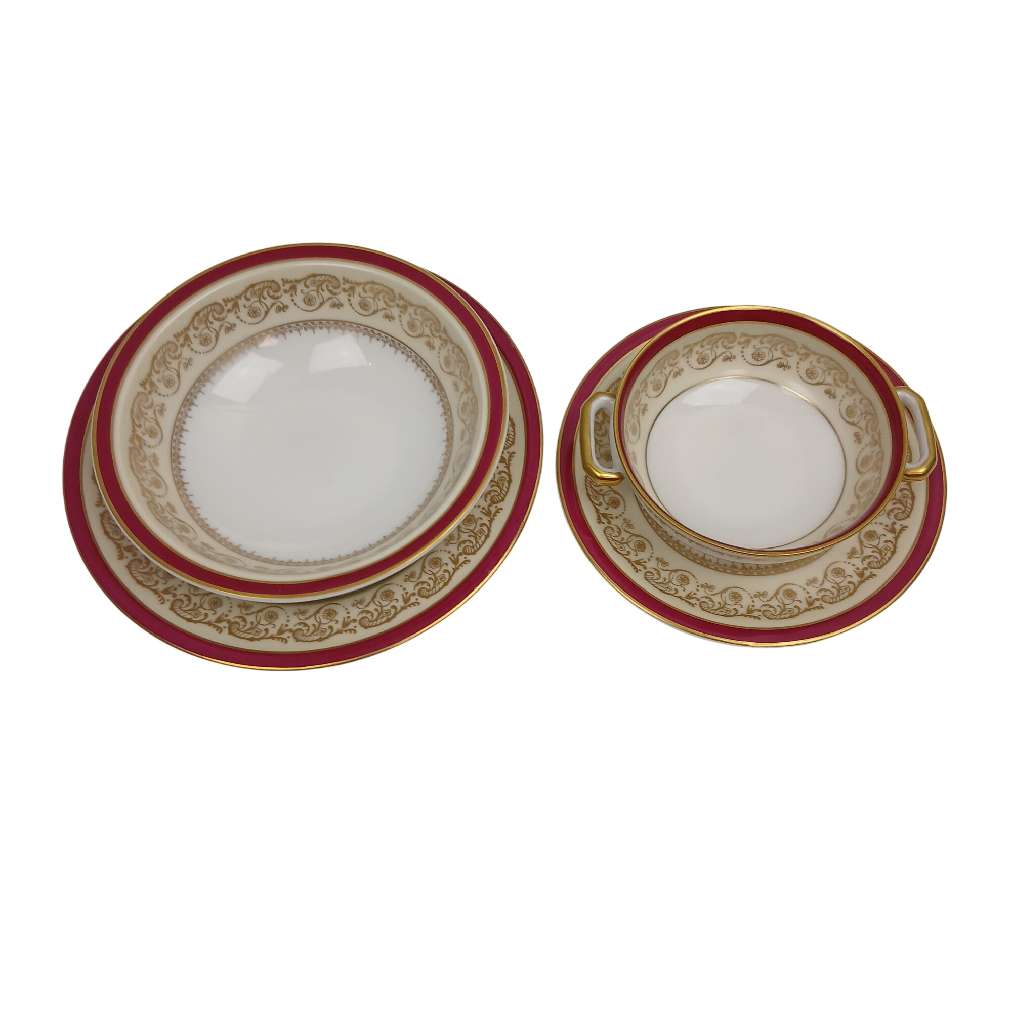 Tasse et bol et sous tasses en porcelaine Limoges Charles Ahrenfeldt Bon état - 20,00 € Tasse et bol et sous tasses en porcelaine Limoges Charles Ahrenfeldt Bon état reconditionné disponible sur Label Emmaüs