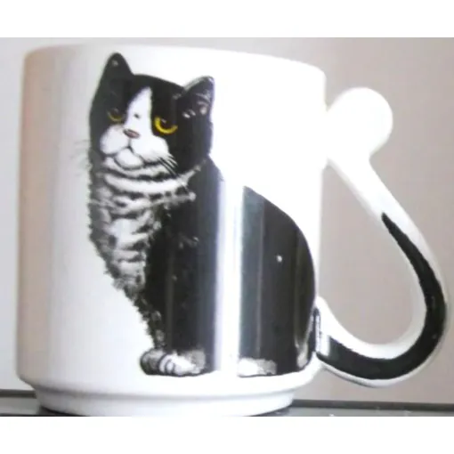 Tasse Mug Épaisse-Fond Blanc Décoré D'un Côté D'une Image D'un Gros Chat Noir Et Blanc Aux Yeux Jaunes-Hauteur 9cm-Diamètre 8cm-Avec Une Anse En Forme De La Queue Du Chat-Ancienne Mais Jamais Utilisée occasion reconditionné disponible sur Rakuten