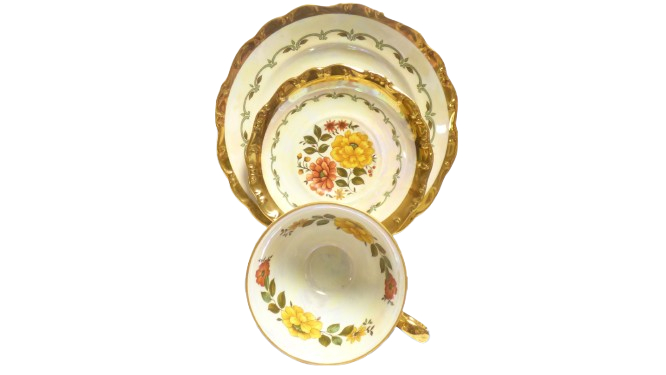 Acheter Tasse soucoupe et assiette à dessert Vintage Bon état - 11,20 € Tasse soucoupe et assiette à dessert Vintage Bon état reconditionné disponible sur Label Emmaüs