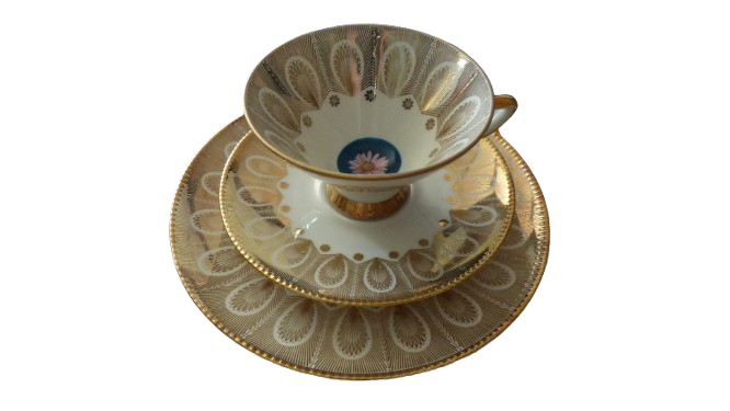 Tasse soucoupe et assiette à dessert Vintage Bon état - 11,20 € Tasse soucoupe et assiette à dessert Vintage Bon état reconditionné disponible sur Label Emmaüs