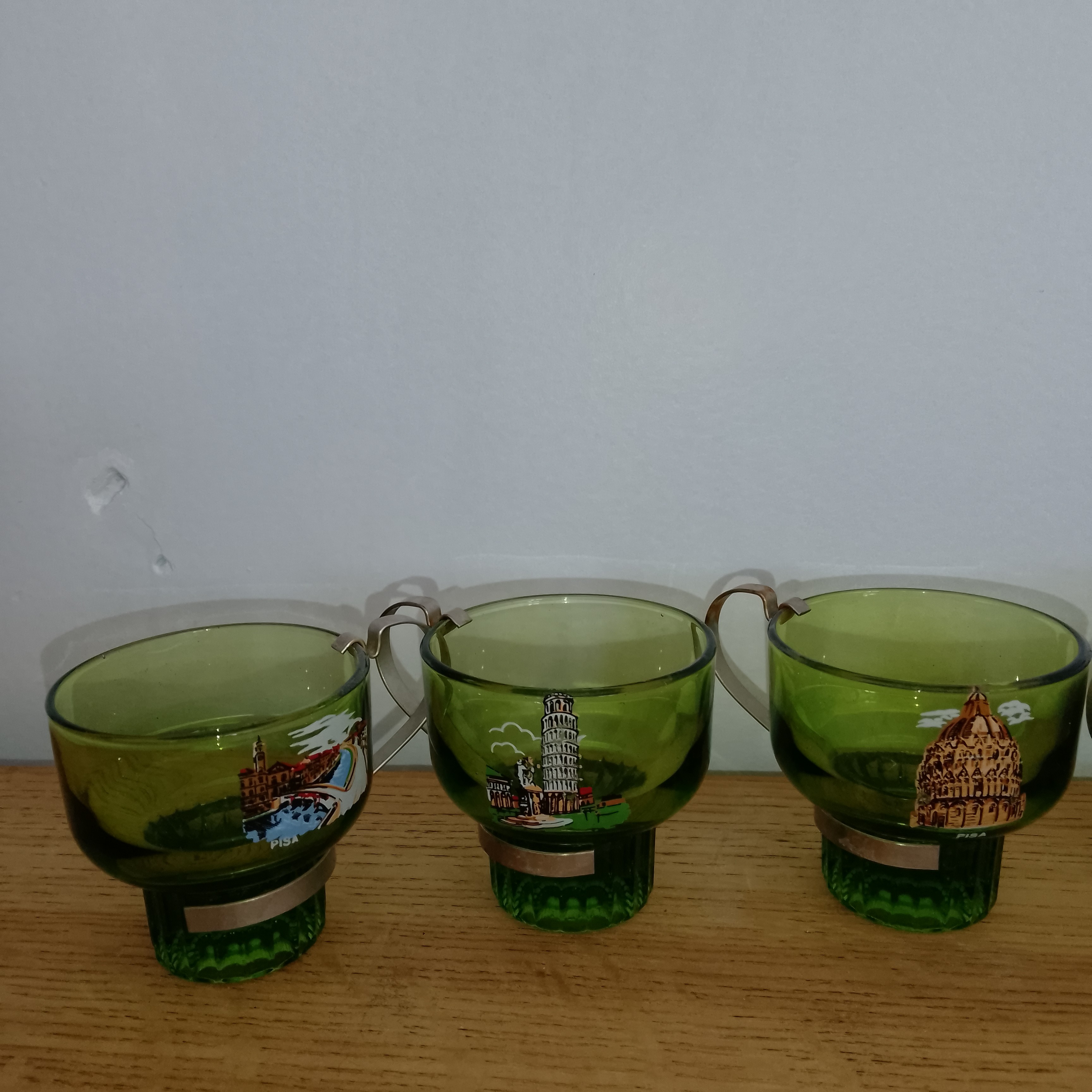 Voir photo 2 de Tasses à café en verre vert (lot de 6) - Pisa Tasses à café en verre vert (lot de 6) - Pisa Bon état reconditionné photo 2