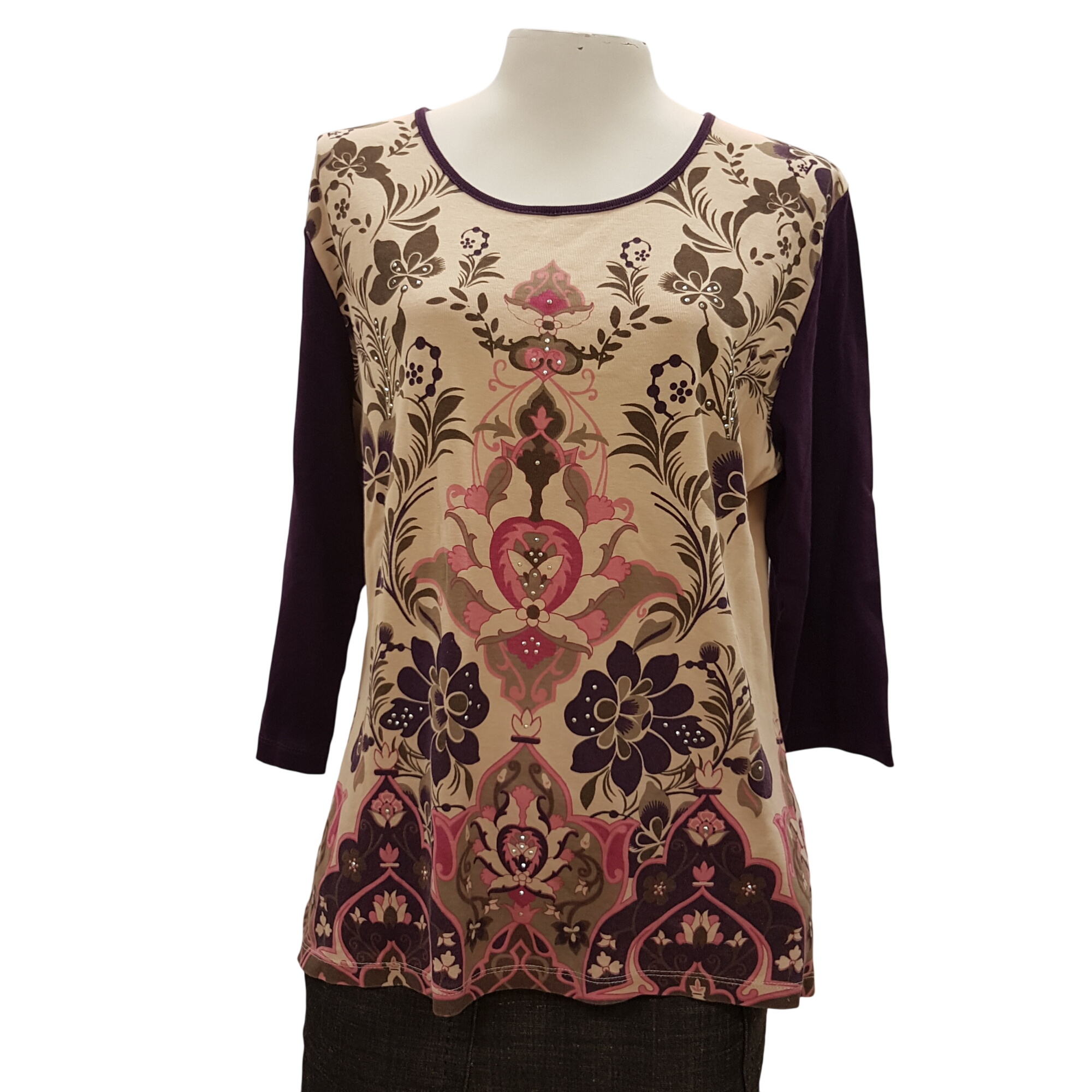 Acheter Tee-shirt - ARMAND THIERY - Taille 5 Bon état - 11,00 € Tee-shirt - ARMAND THIERY - Taille 5 Bon état reconditionné disponible sur Label Emmaüs