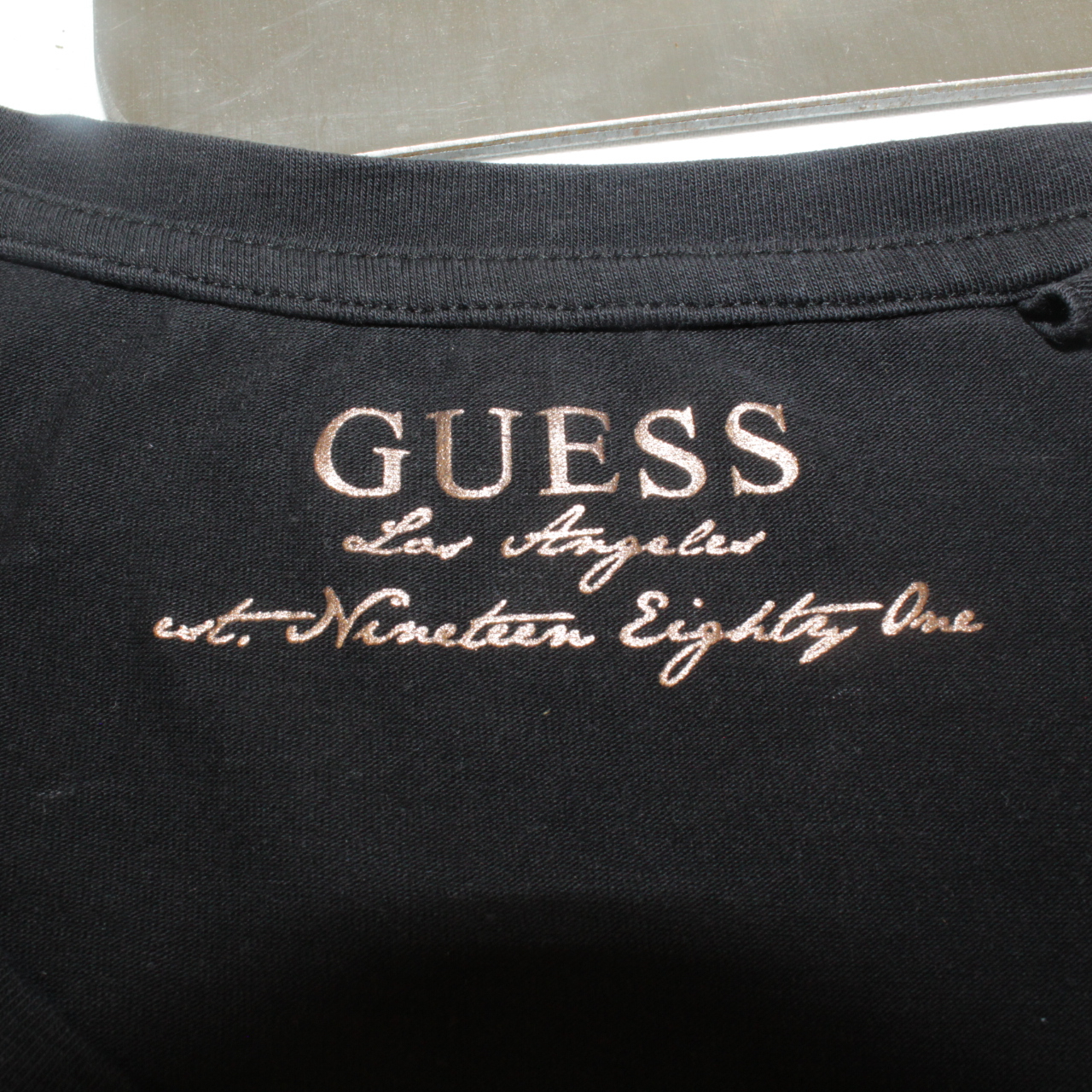 Voir photo 4 de Tee-shirt femme Guess Tee-shirt femme Guess Très bon état reconditionné photo 4