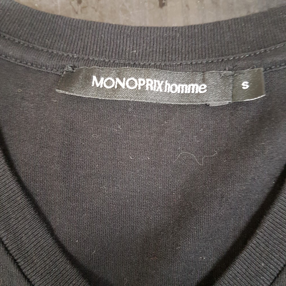 Voir photo 6 de Tee-shirt noir - MONOPRIX HOMME - taille S Tee-shirt noir - MONOPRIX HOMME - taille S Très bon état reconditionné photo 6