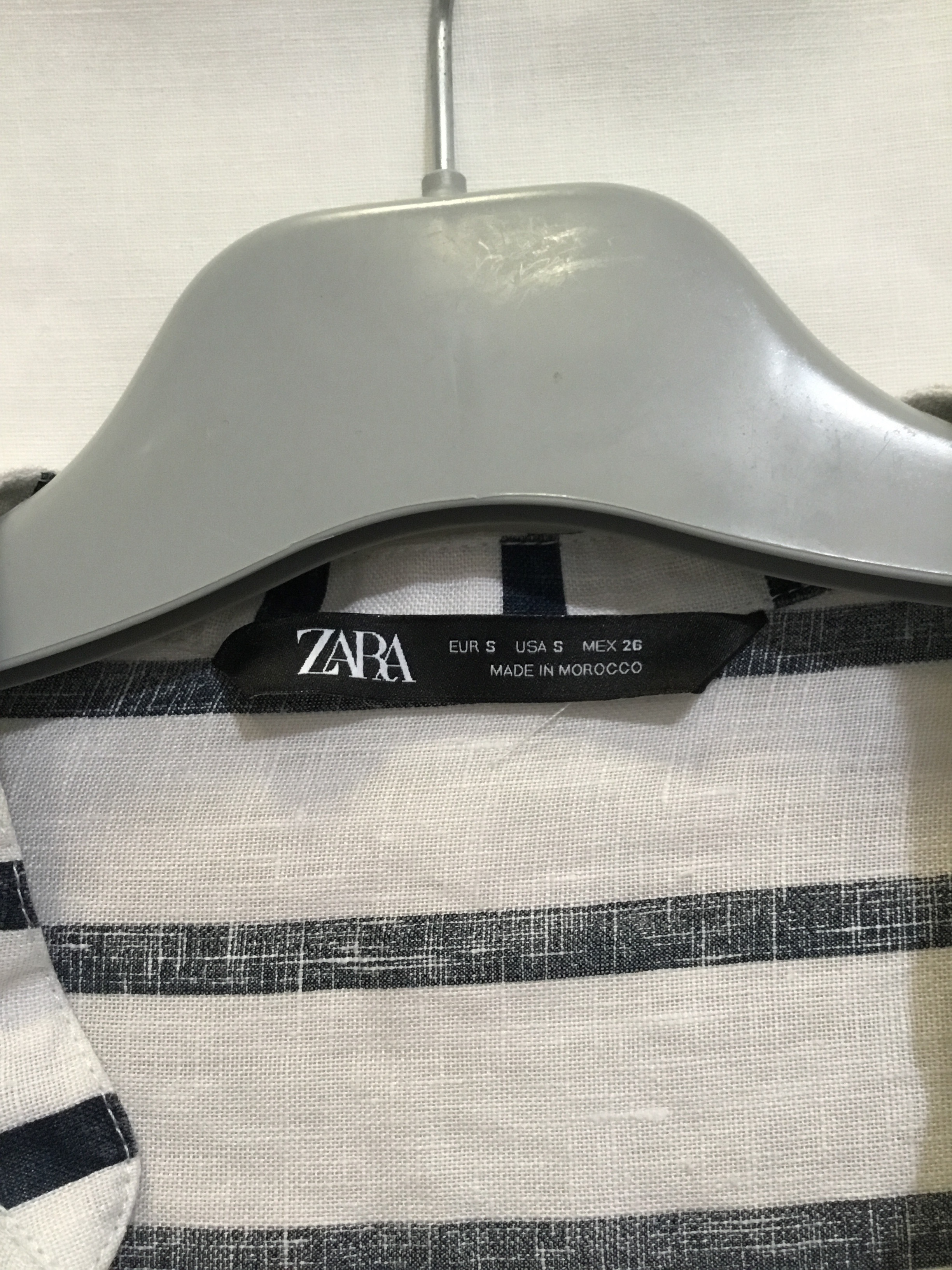 Voir photo 2 de Tee shirt raté Blue et blanc « ZARA » taille S Tee shirt raté Blue et blanc « ZARA » taille S Très bon état reconditionné photo 2