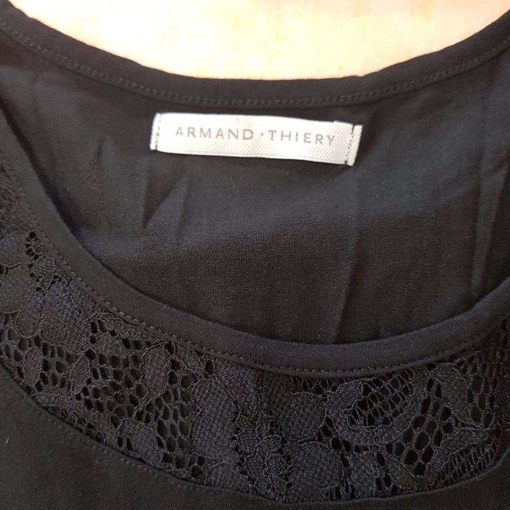 Voir photo 6 de Tee-shirt sans manche noir - ARMAND THIERRY - Taille 36 ESTIMEE Tee-shirt sans manche noir - ARMAND THIERRY - Taille 36 ESTIMEE Très bon état reconditionné photo 6