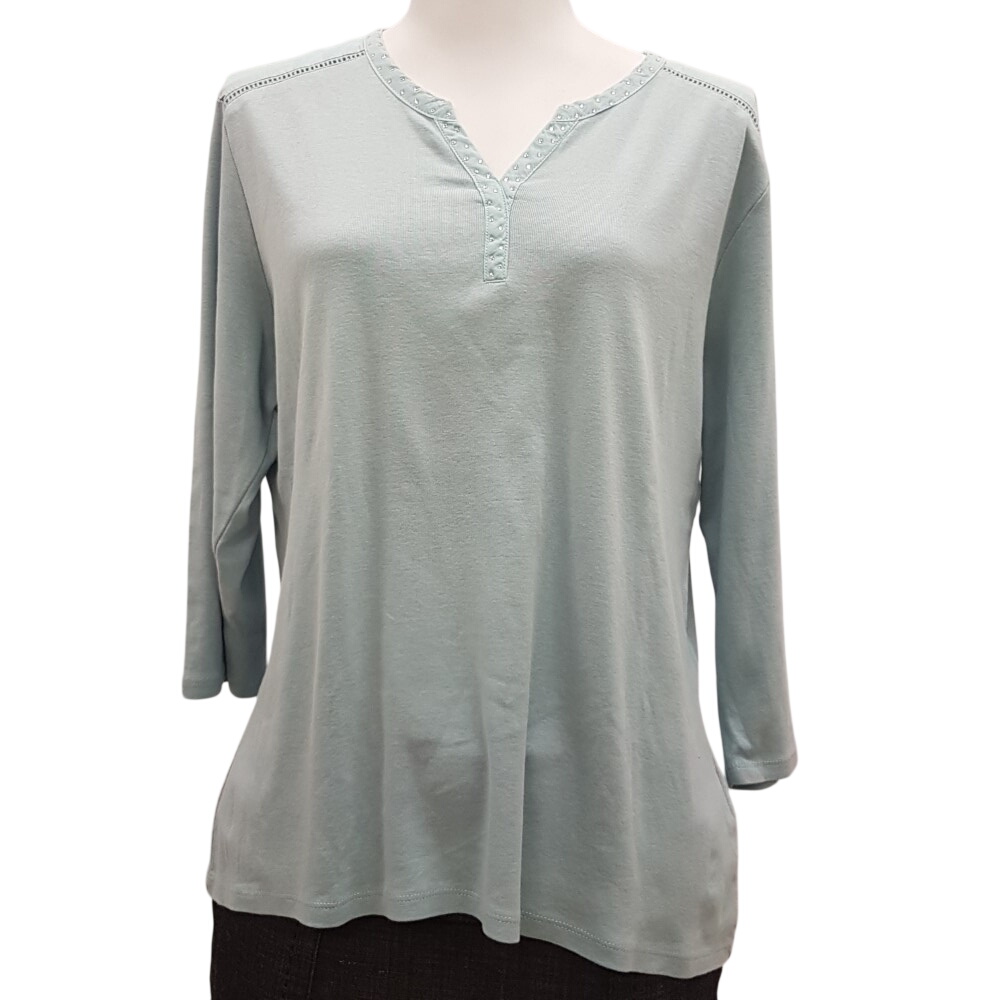 Acheter Tee-shirt vert clair - ARMAND THIERY - Taille 4 Bon état - 10,00 € Tee-shirt vert clair - ARMAND THIERY - Taille 4 Bon état reconditionné disponible sur Label Emmaüs