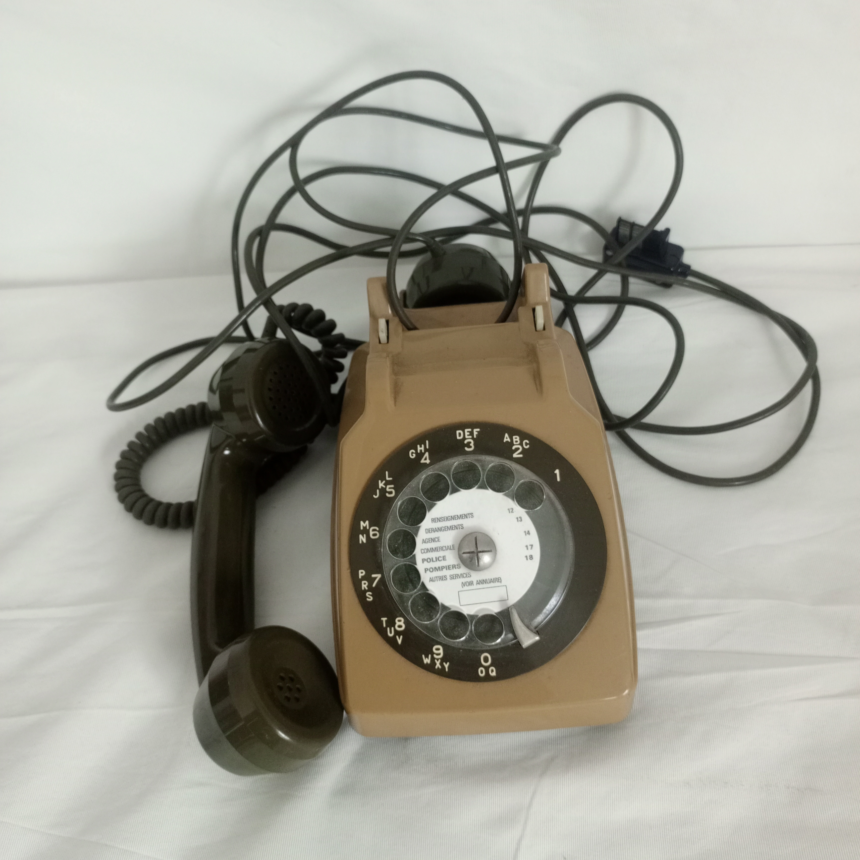 Voir photo 3 de Téléphone à cadran rotatif avec écouteur Téléphone à cadran rotatif avec écouteur État correct reconditionné photo 3