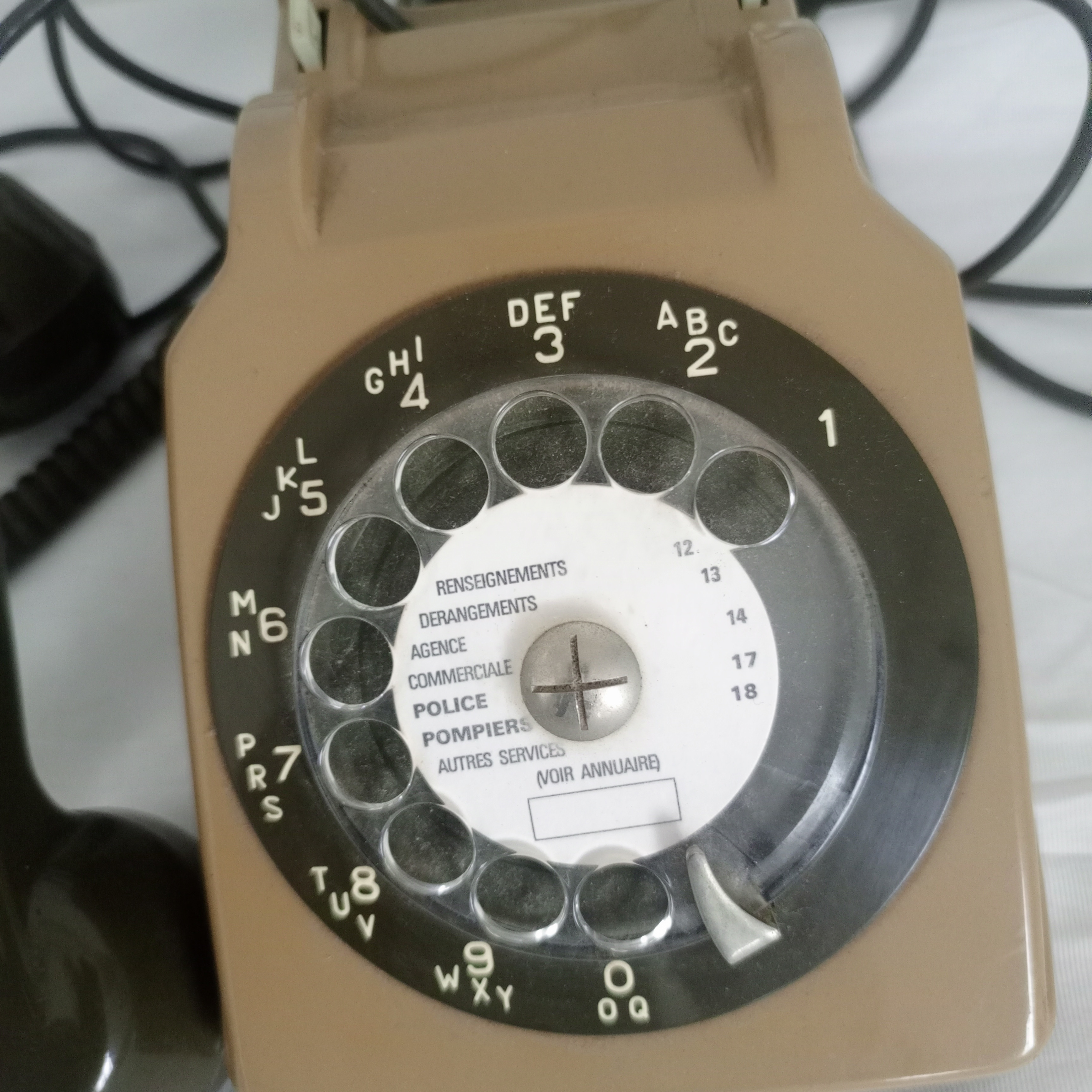 Voir photo 4 de Téléphone à cadran rotatif avec écouteur Téléphone à cadran rotatif avec écouteur État correct reconditionné photo 4