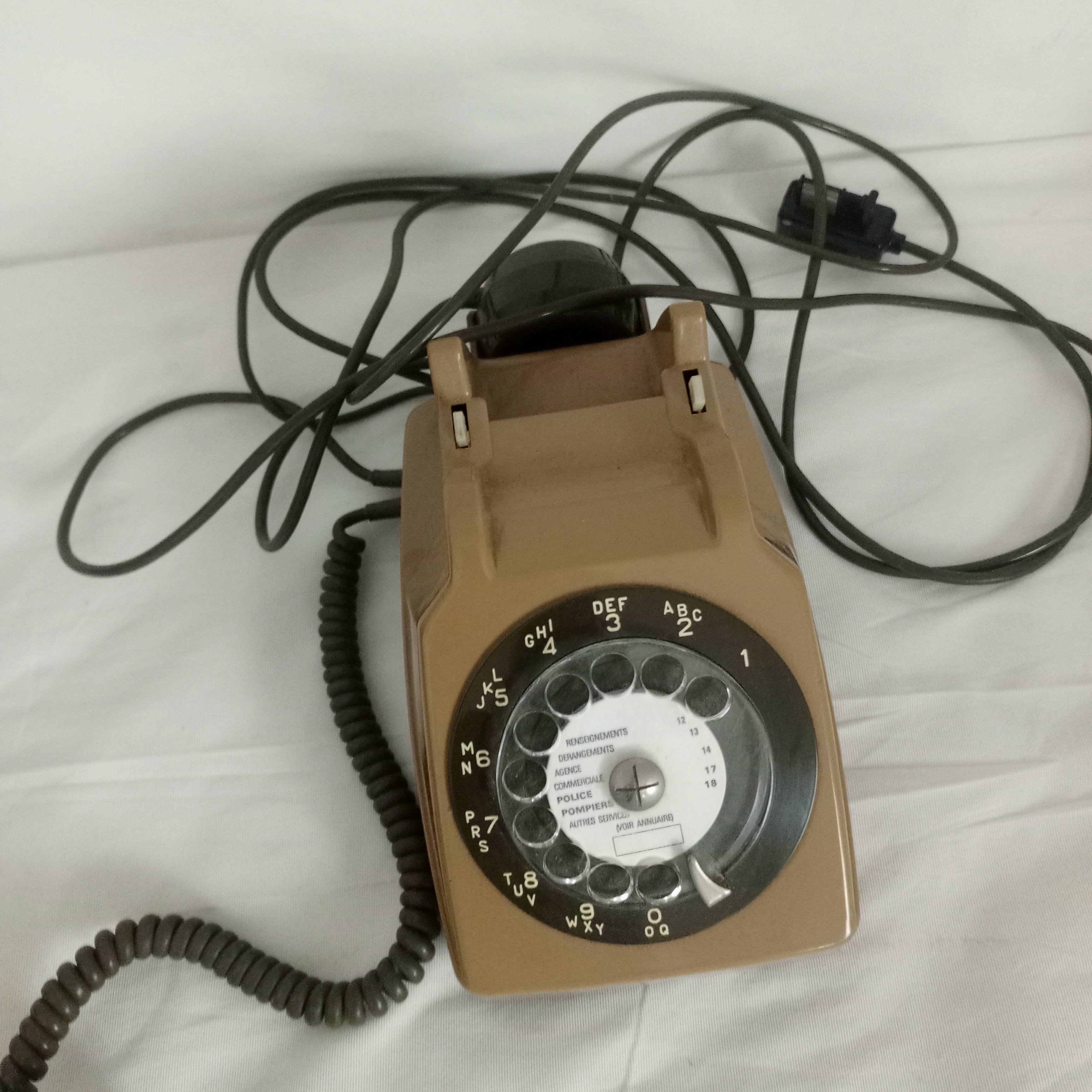 Voir photo 6 de Téléphone à cadran rotatif avec écouteur Téléphone à cadran rotatif avec écouteur État correct reconditionné photo 6