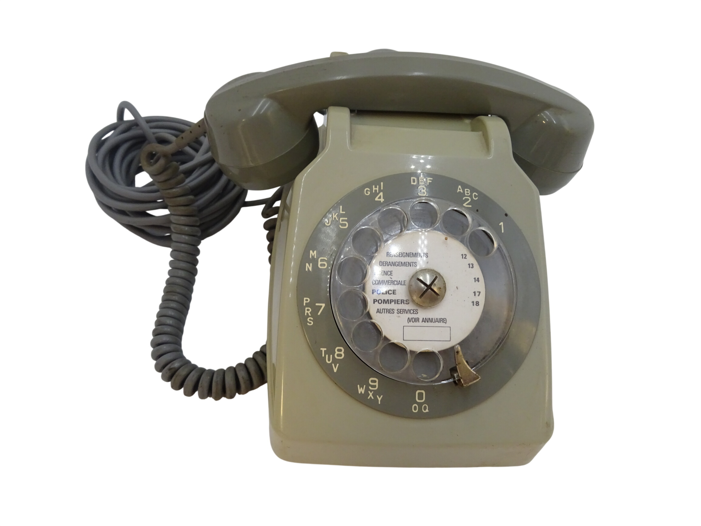 Téléphone à cadran vintage année 1981 - 14,00 € Téléphone à cadran vintage année 1981 reconditionné disponible sur Label Emmaüs