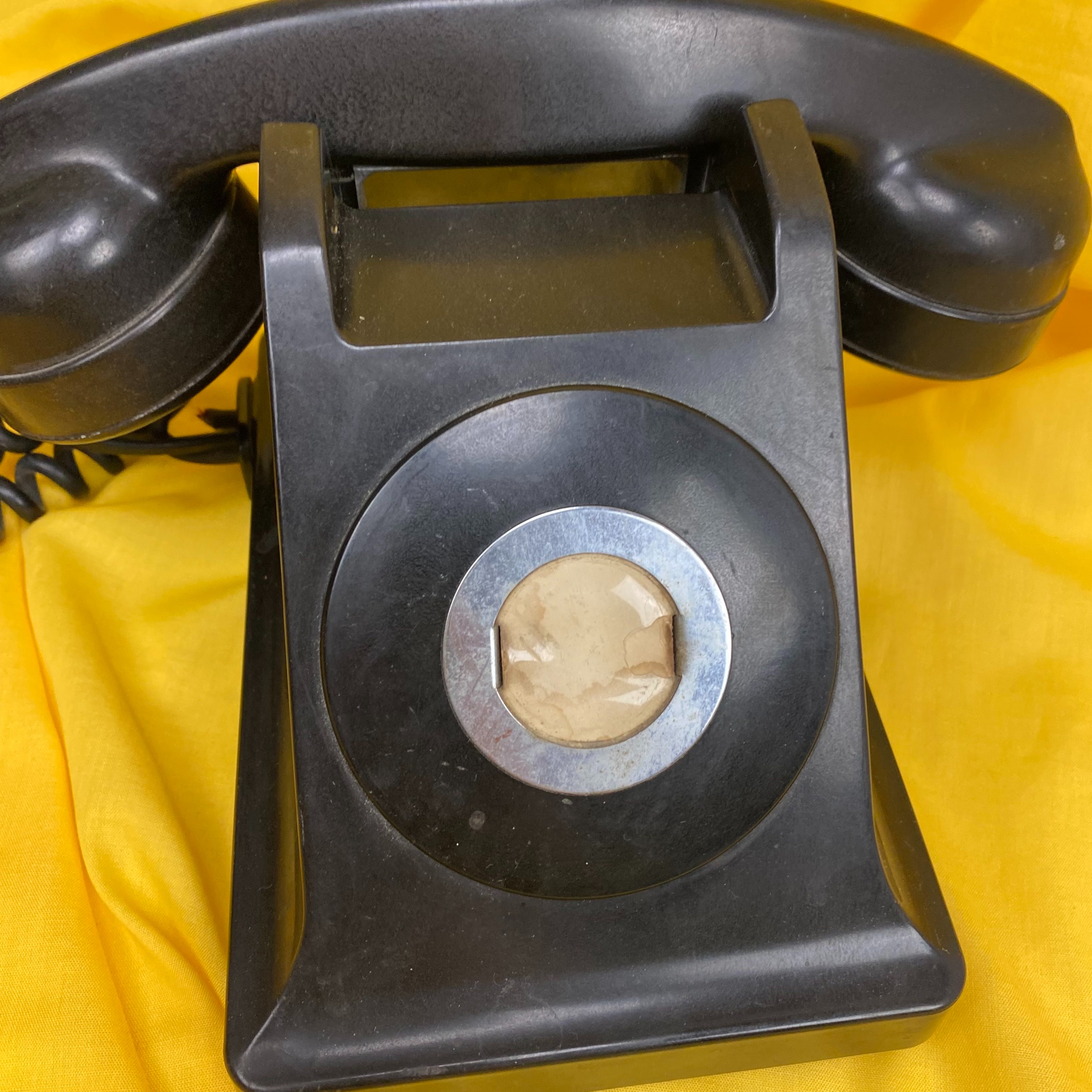 Voir photo 2 de Téléphone ancien en bakélite Téléphone ancien en bakélite Bon état reconditionné photo 2