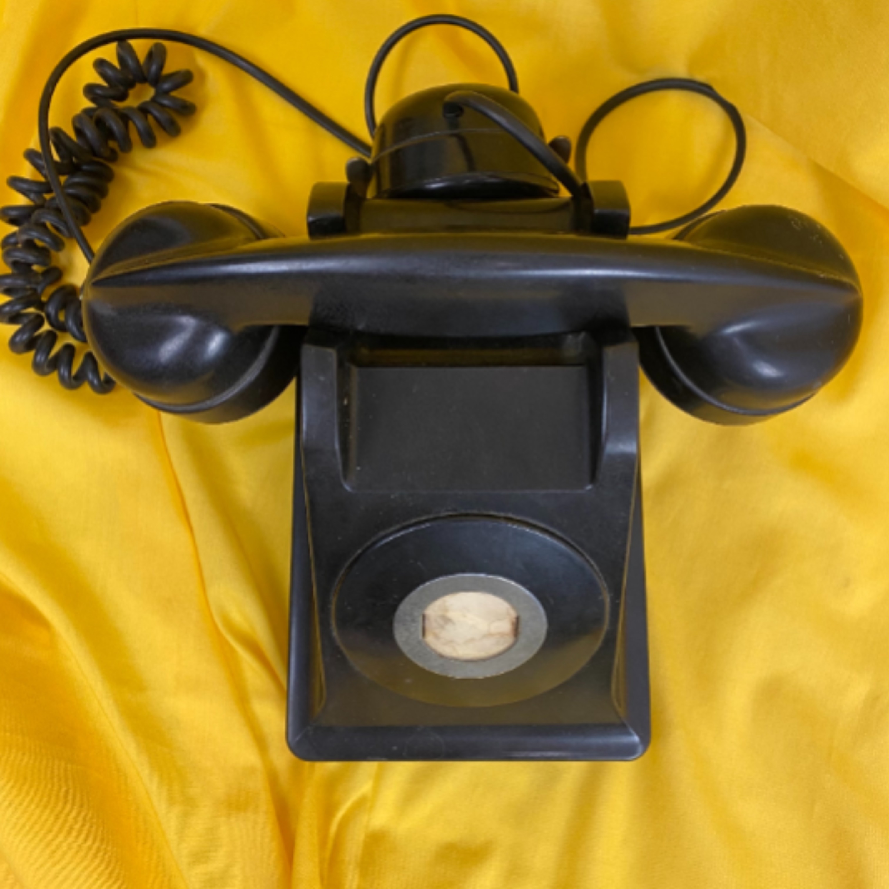 Voir photo 3 de Téléphone ancien en bakélite Téléphone ancien en bakélite Bon état reconditionné photo 3