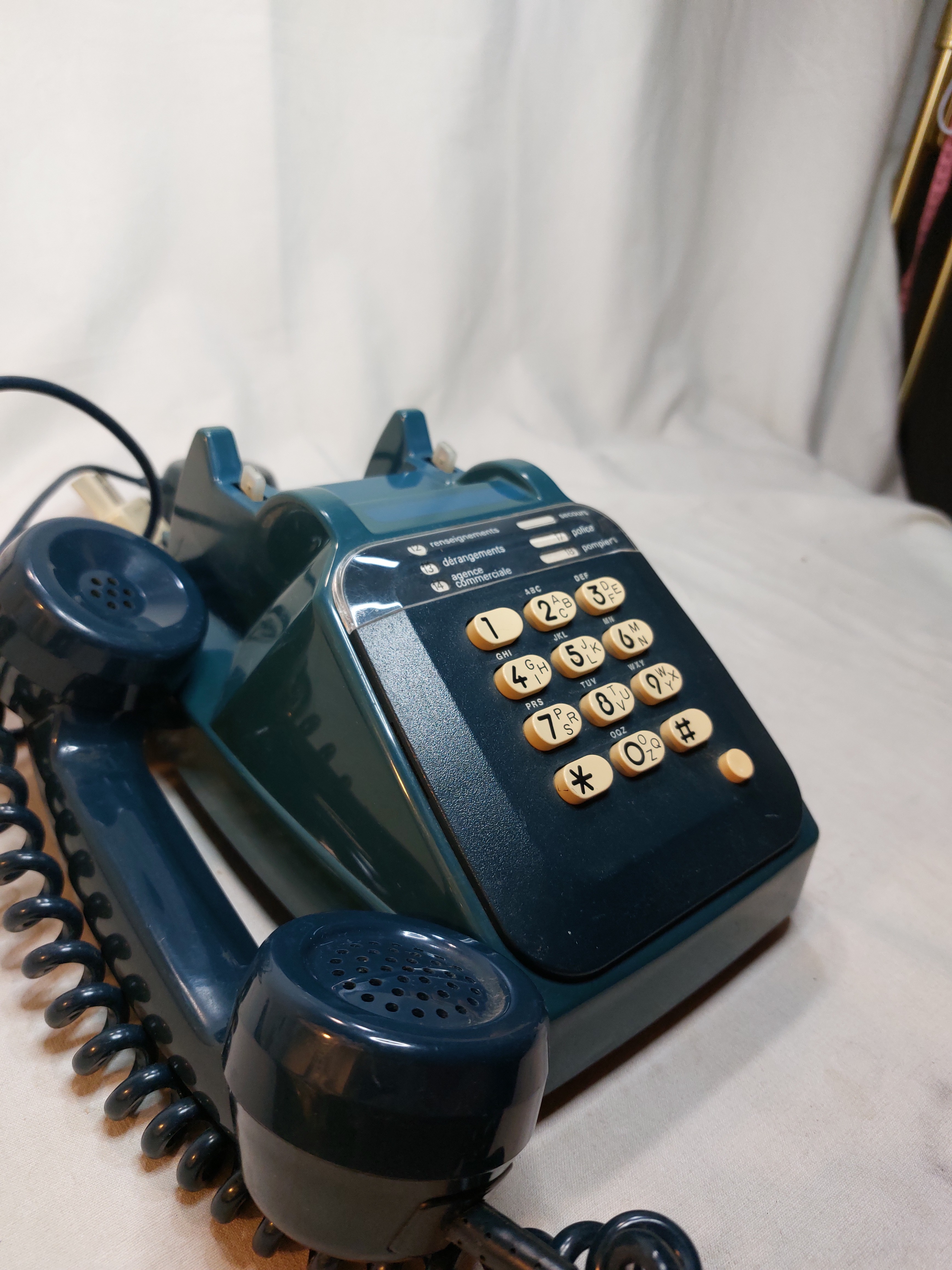Voir photo 2 de Telephone fixe de 1983 Telephone fixe de 1983 Très bon état reconditionné photo 2