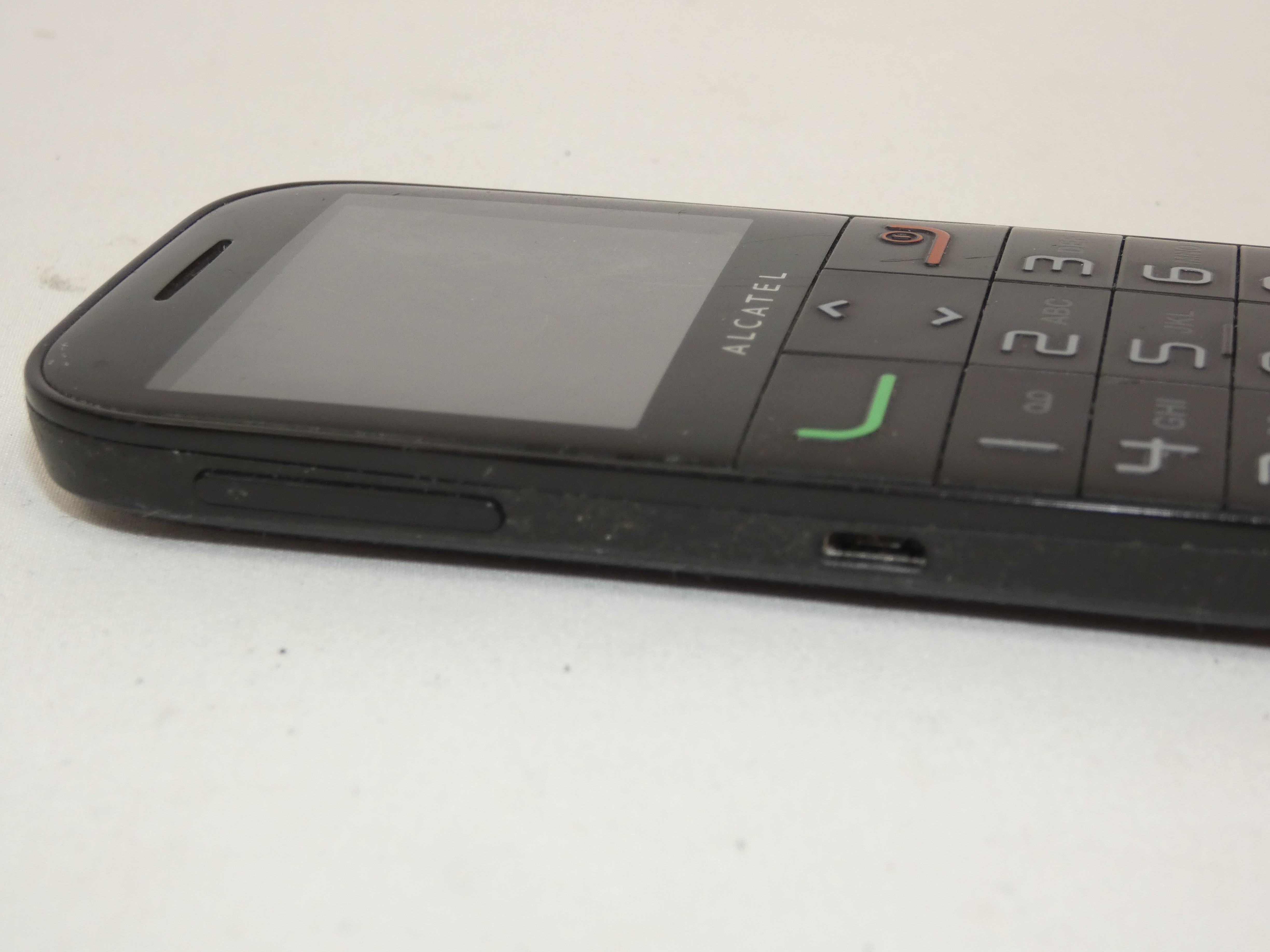 Voir photo 6 de Téléphone portable ALCATEL OneTouch 2000X pour séniors Téléphone portable ALCATEL OneTouch 2000X pour séniors Bon état reconditionné photo 6