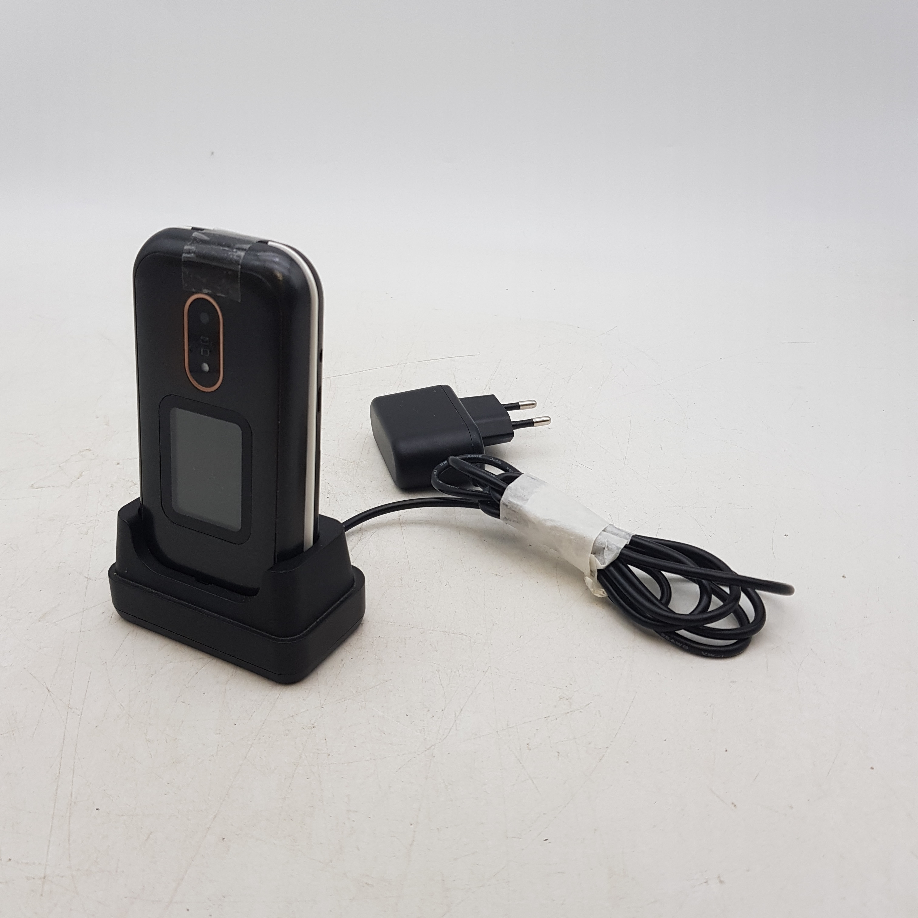 Voir photo 2 de Téléphone portable Doro GOGO avec socle de charge Téléphone portable Doro GOGO avec socle de charge reconditionné photo 2