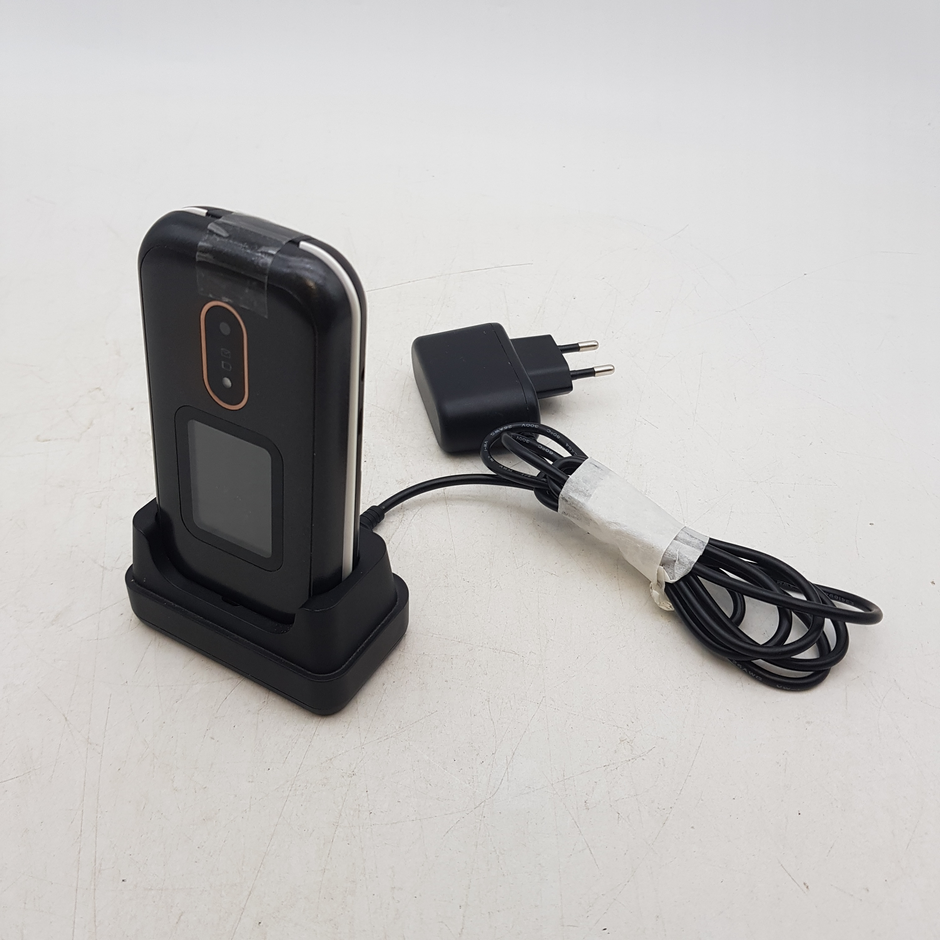 Voir photo 3 de Téléphone portable Doro GOGO avec socle de charge Téléphone portable Doro GOGO avec socle de charge reconditionné photo 3