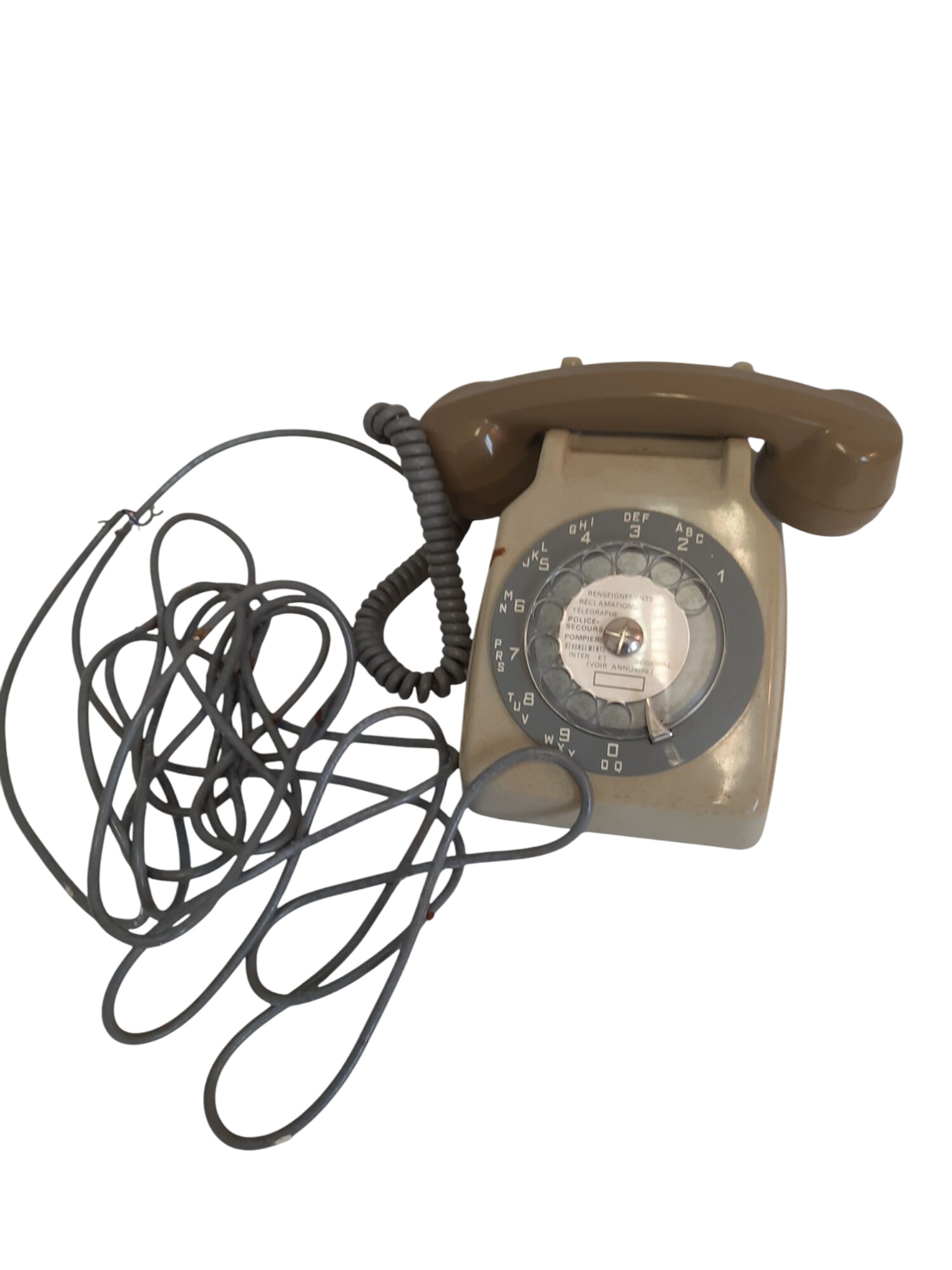 Téléphone vintage à cadran gris État correct - 19,00 € Téléphone vintage à cadran gris État correct reconditionné disponible sur Label Emmaüs