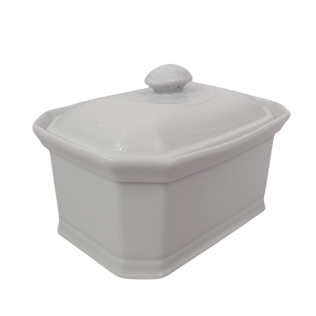 Acheter Terrine en Porcelaine Blanche avec Couvercle - APILCO France Très bon état - 15,00 € Terrine en Porcelaine Blanche avec Couvercle - APILCO France Très bon état reconditionné disponible sur Label Emmaüs