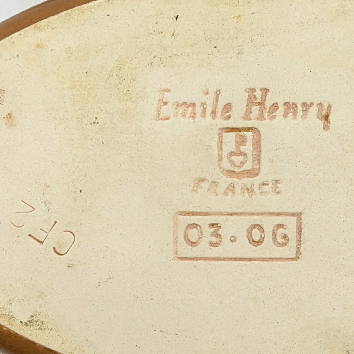 Voir photo 4 de Terrine ovale vintage Émile Henry en terre cuite – Fabrication française, modèle ancien avec couvercle Terrine ovale vintage Émile Henry en terre cuite – Fabrication française, modèle ancien avec couvercle Bon état reconditionné photo 4